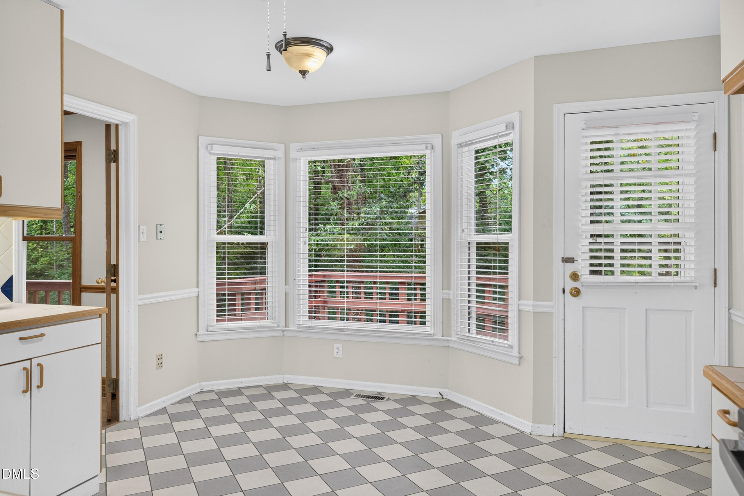 107 Whitehall Way Property Photo 12