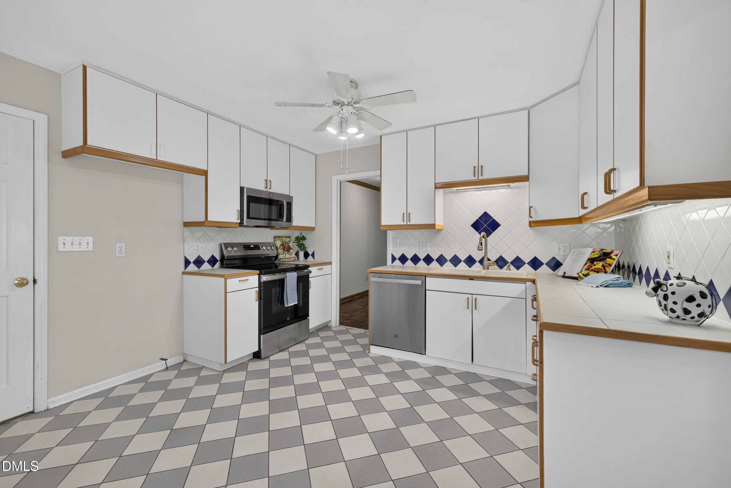 107 Whitehall Way Property Photo 15
