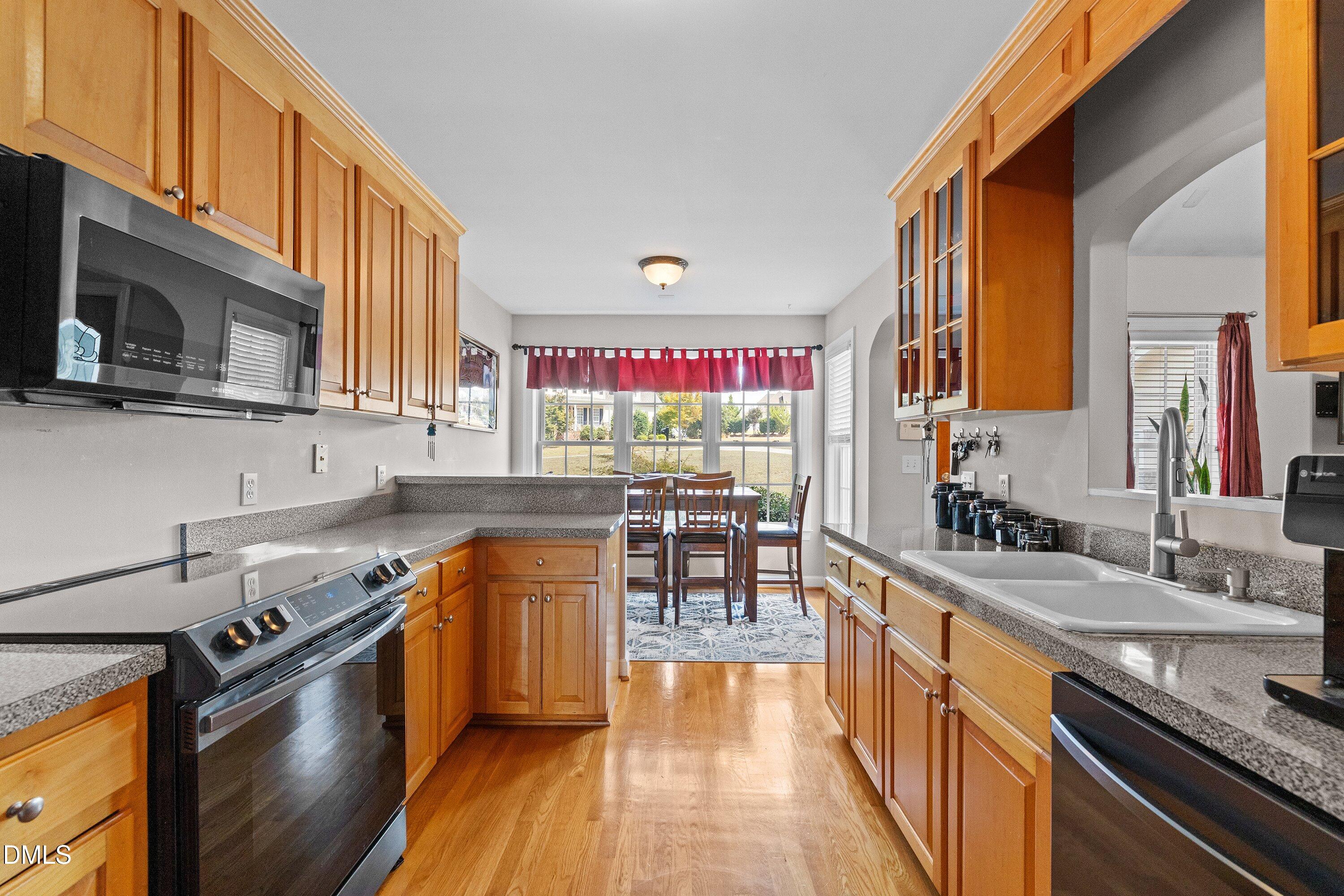 315 Everland Parkway Property Photo 9