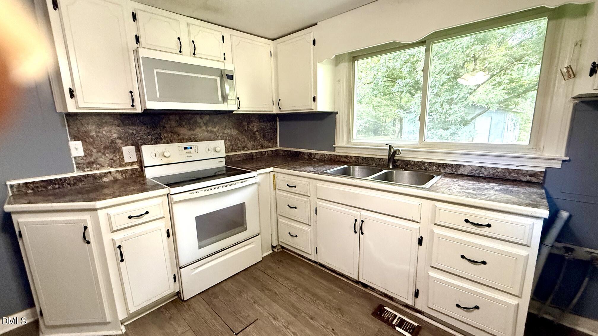 10224 Holly Springs Road Property Photo 7