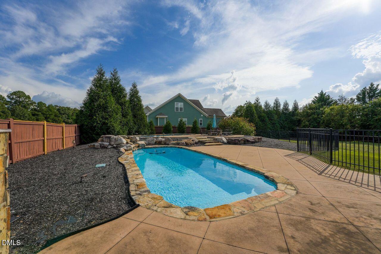 8420 Greythorne Place Property Photo 6