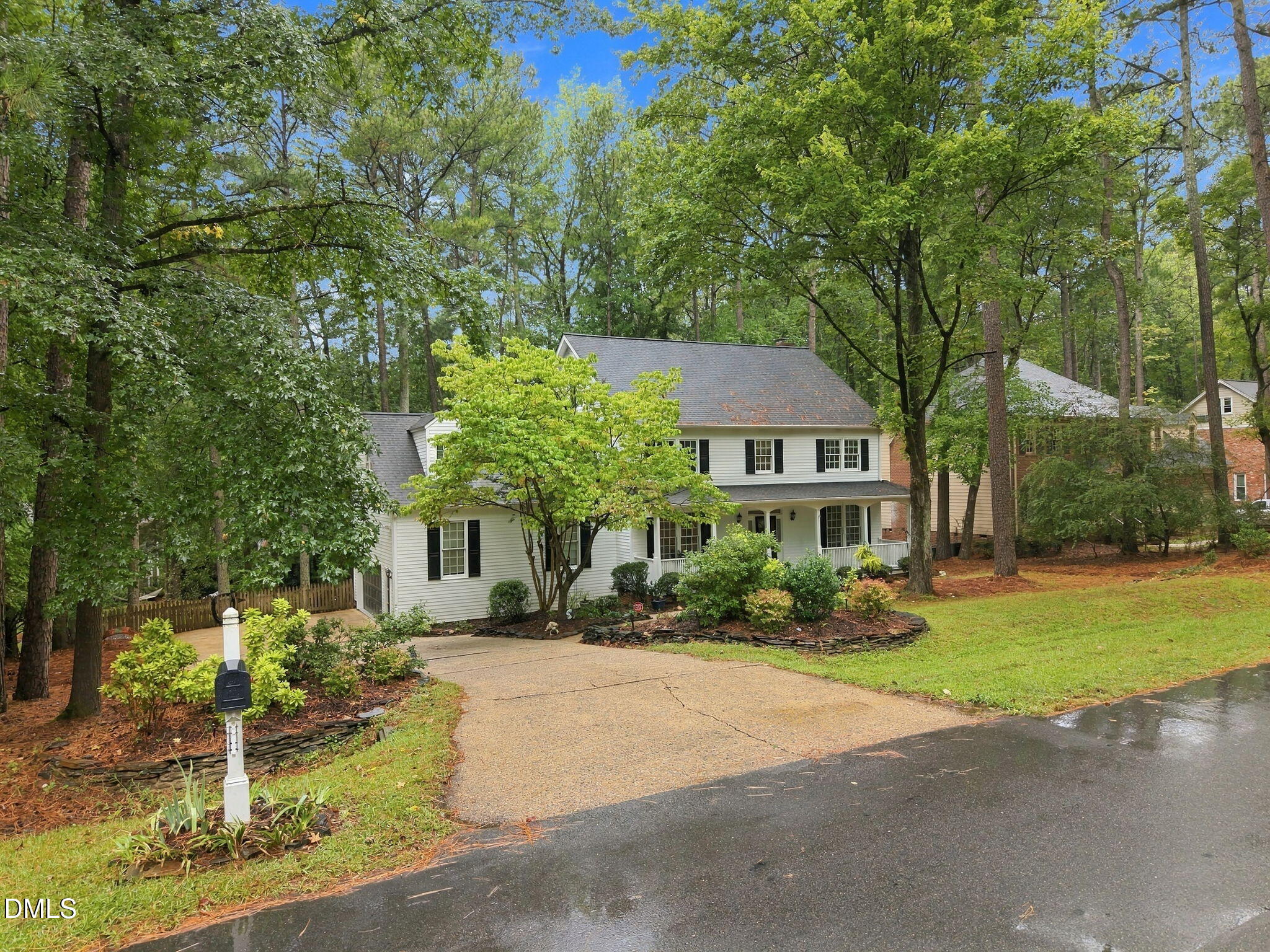 5601 N Hawthorne Way Property Photo 3