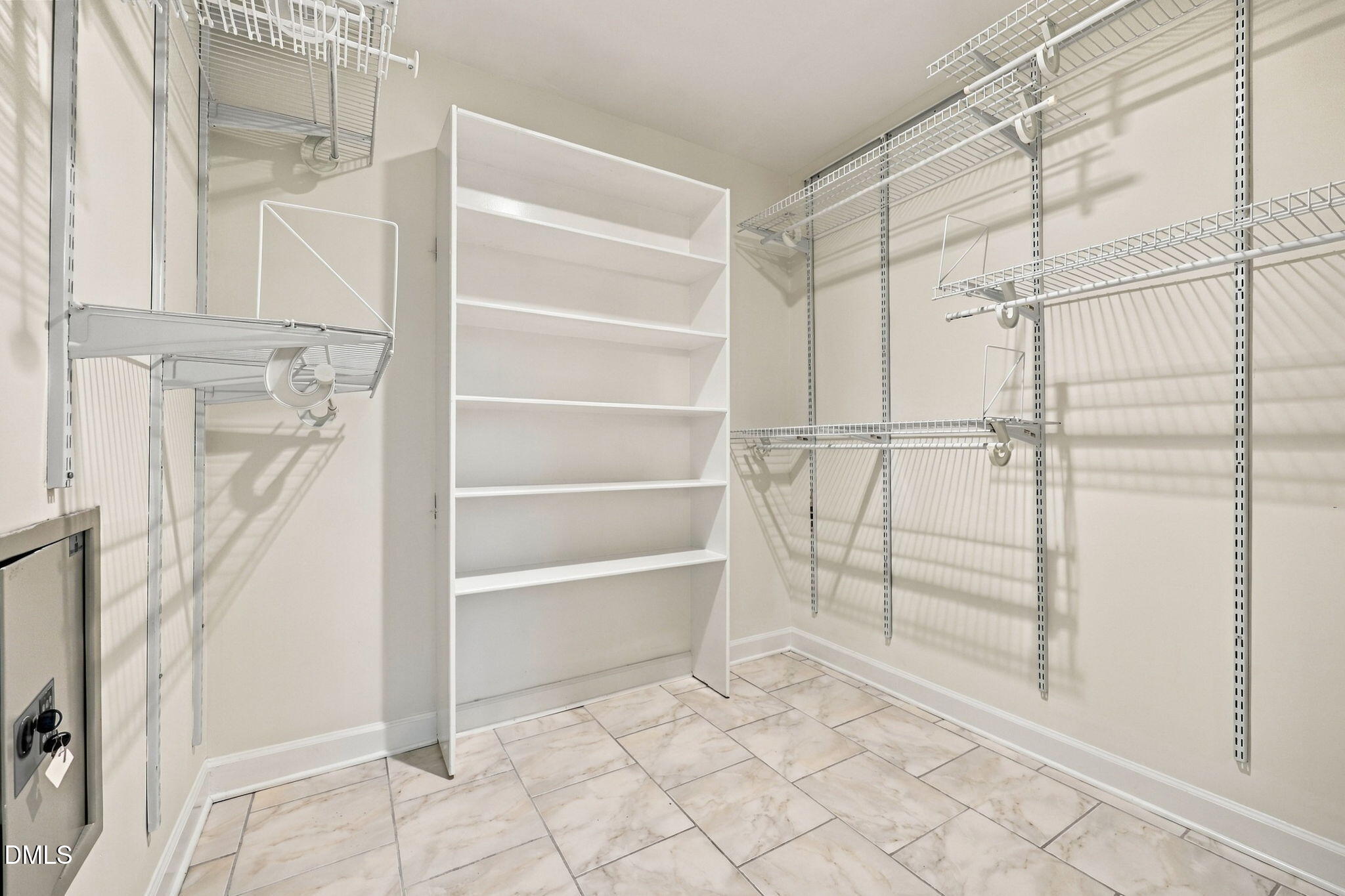 5601 N Hawthorne Way Property Photo 39