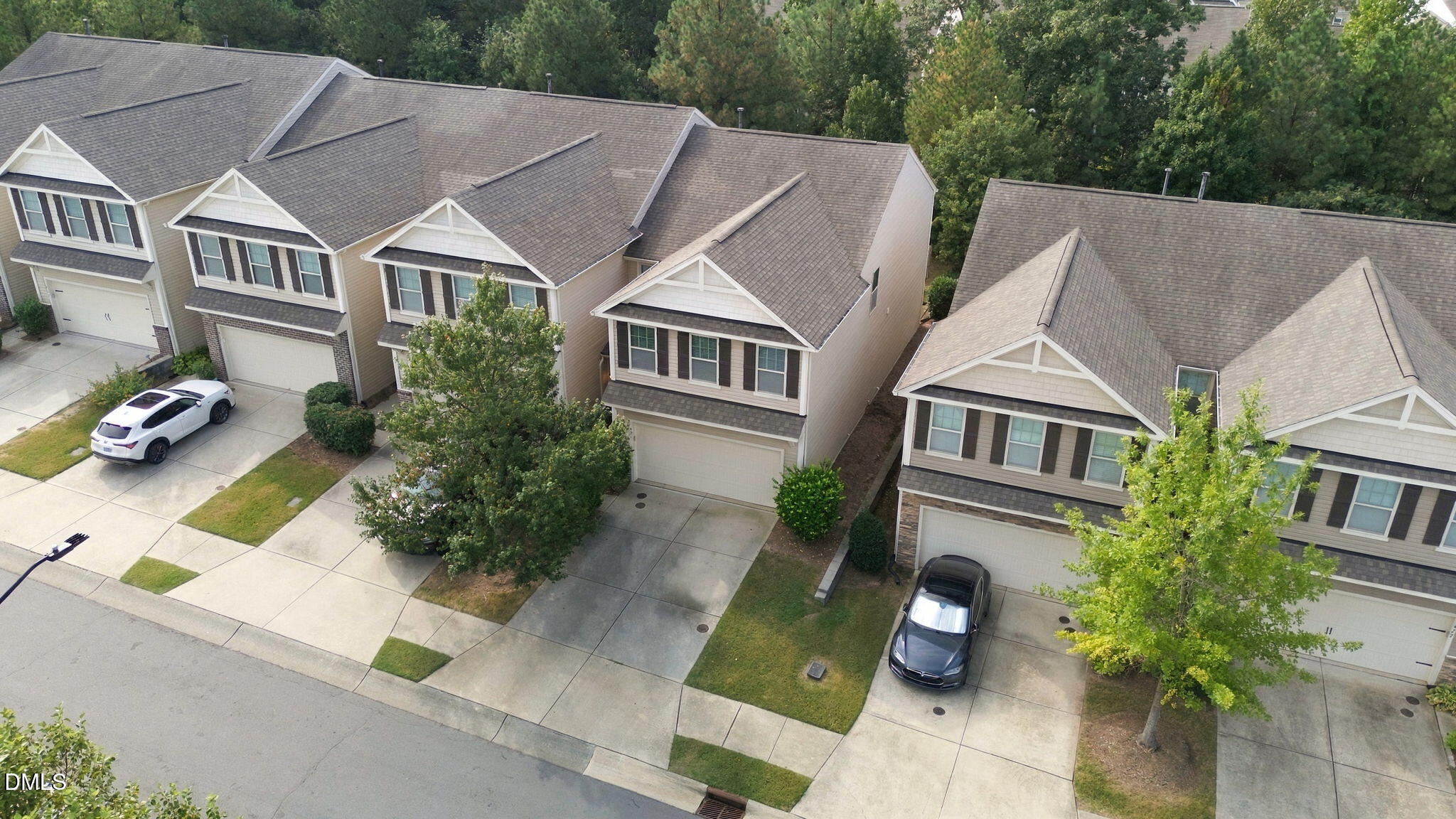 421 Shakespeare Drive Property Photo 2
