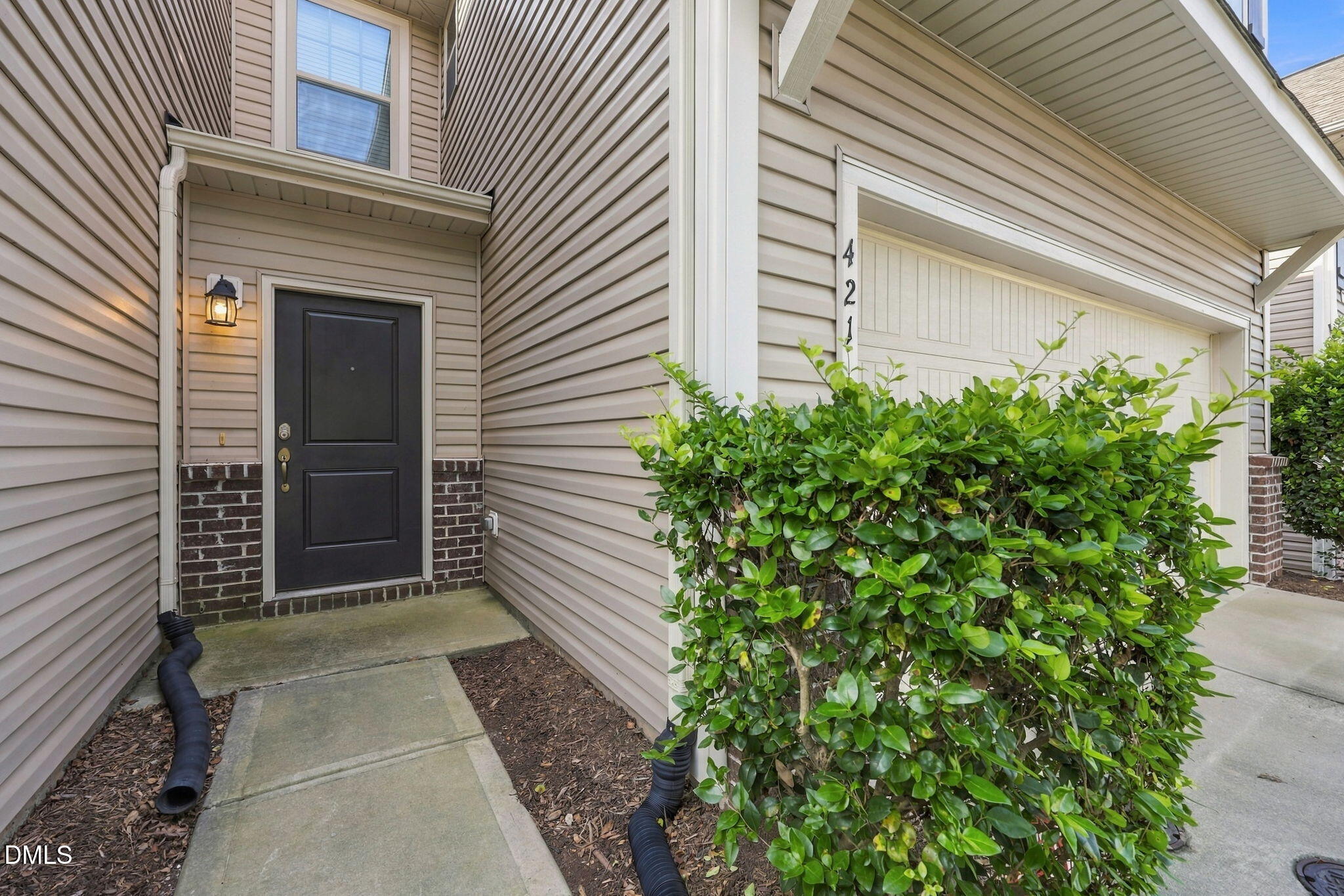 421 Shakespeare Drive Property Photo 3