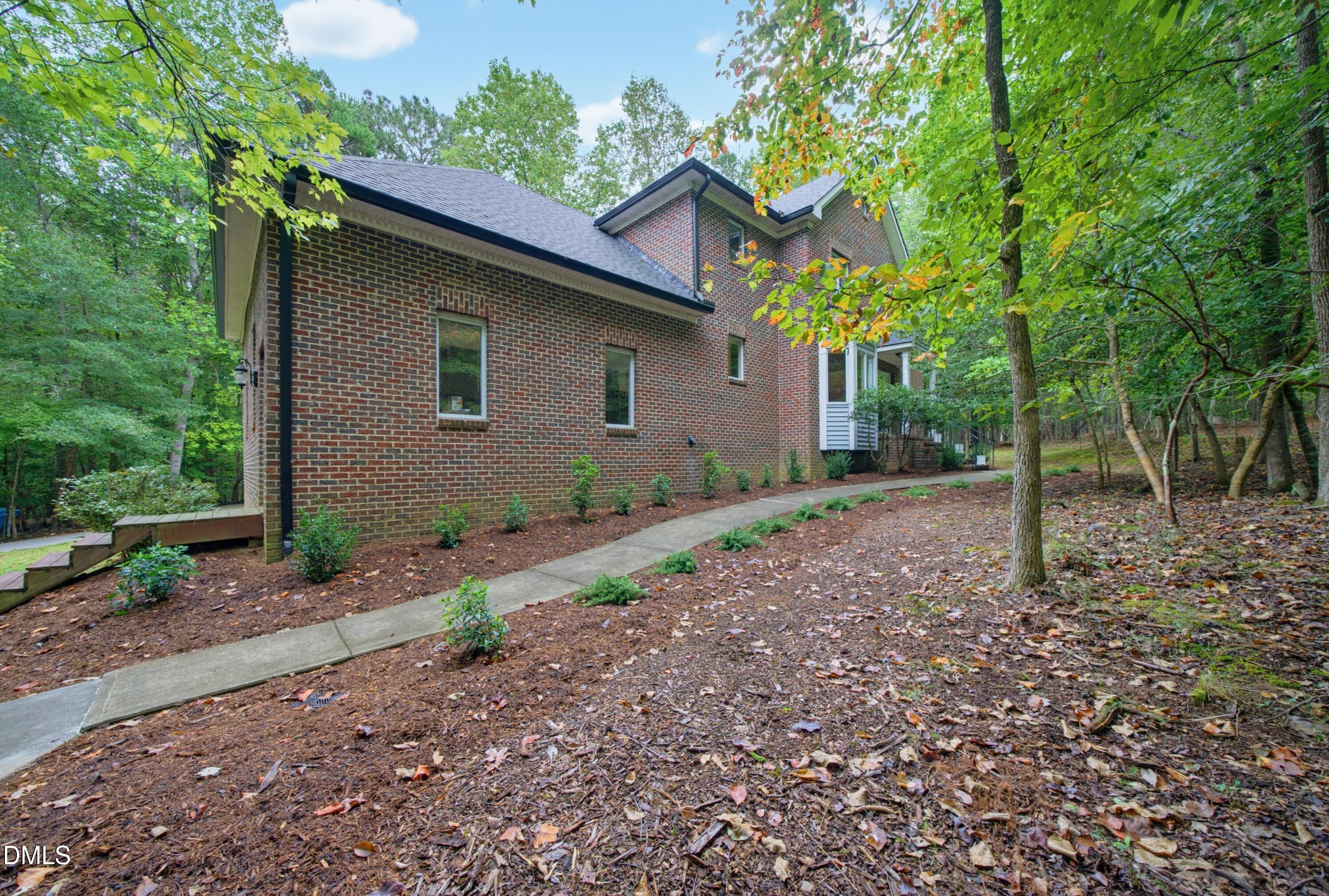 1105 Erins Way Lane Property Photo 3