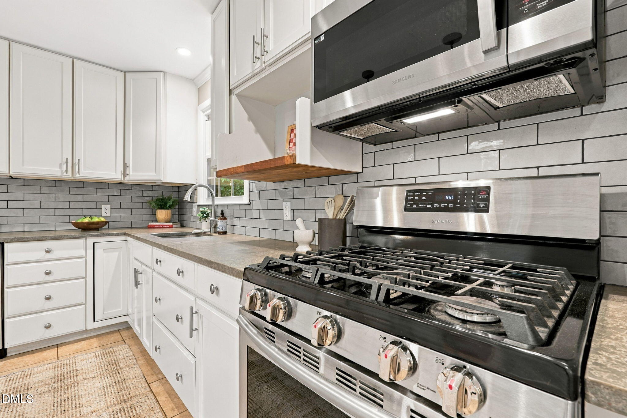 2705 Newquay Street Property Photo 4
