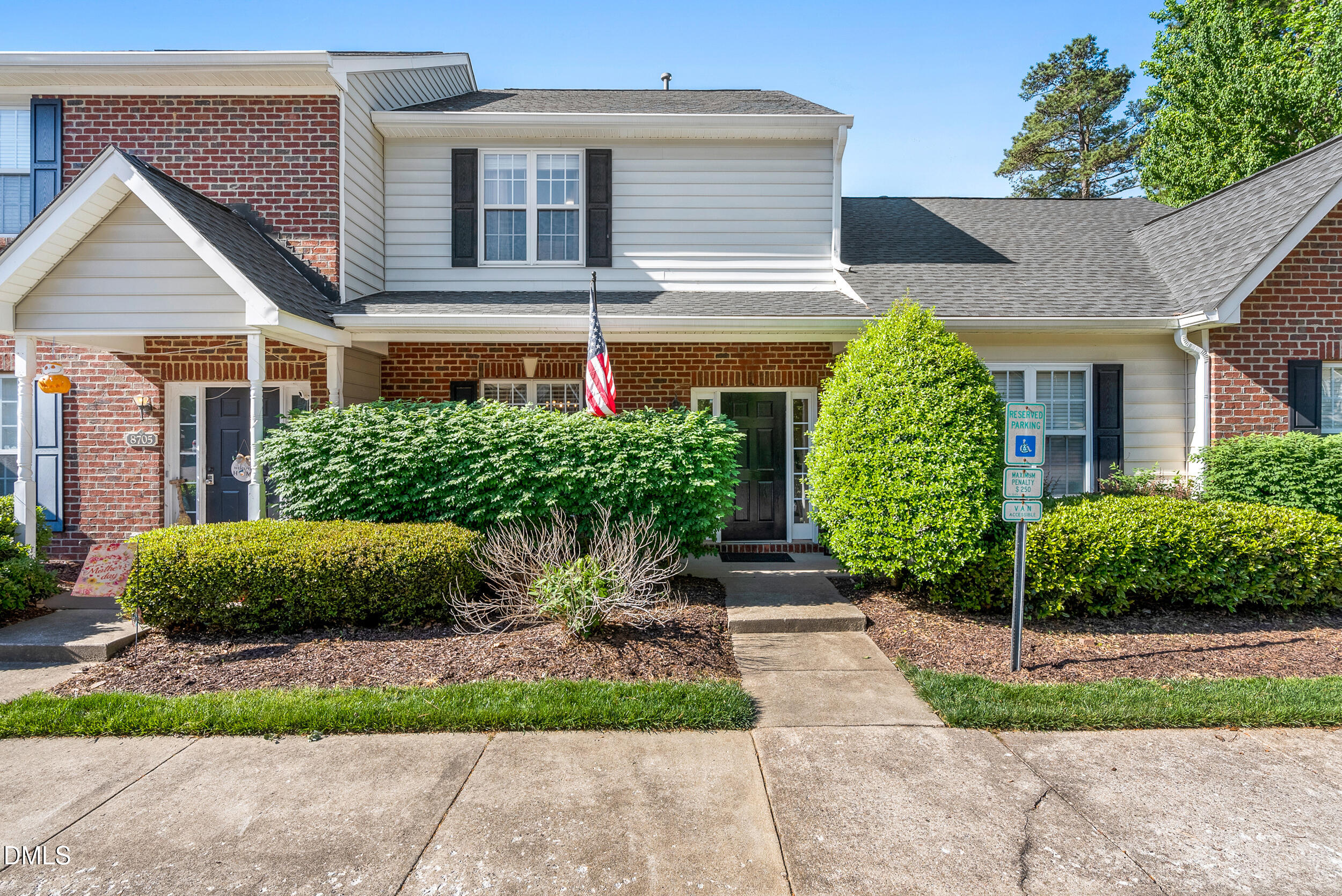8707 Leeds Forest Lane Property Photo 1