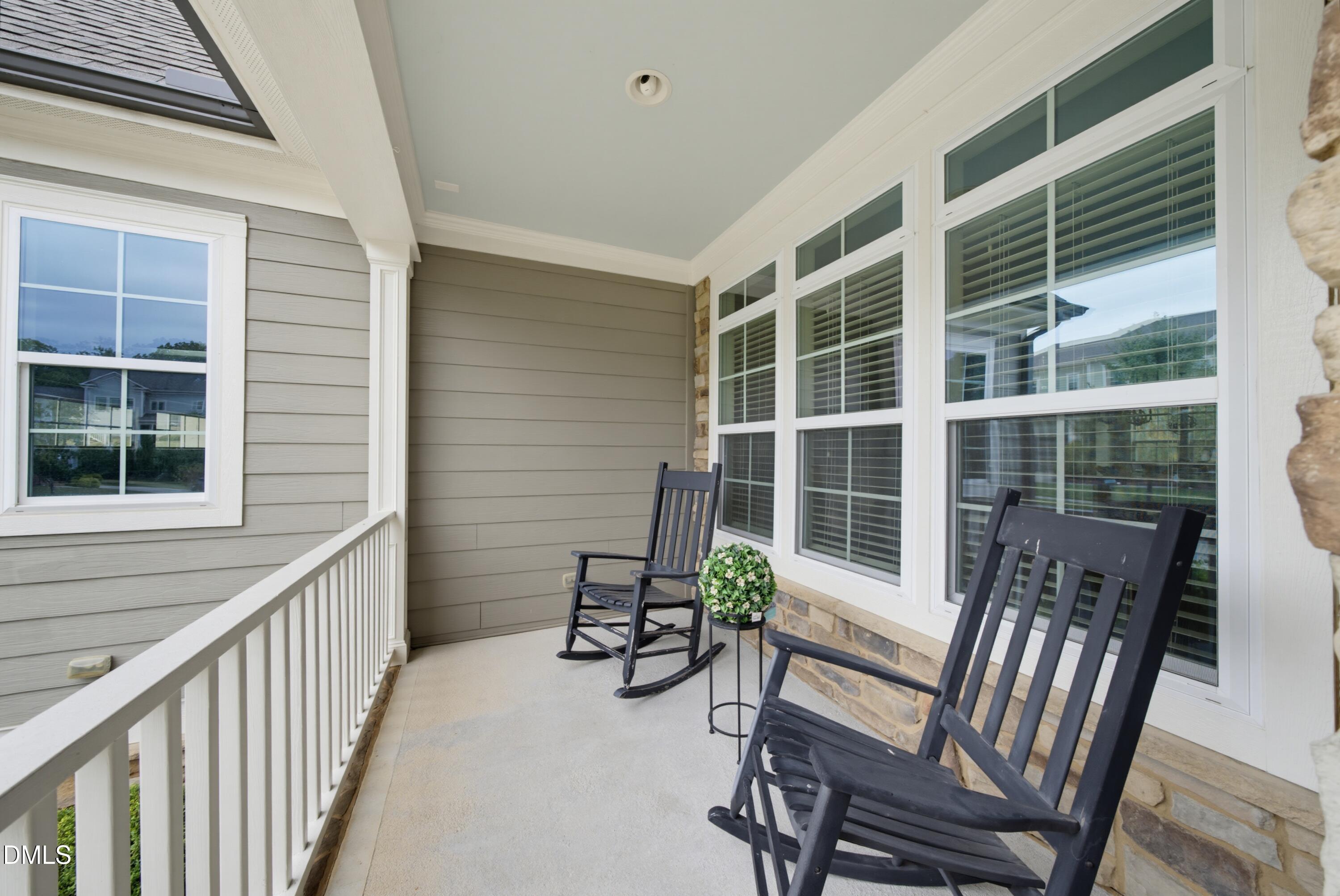 1101 Woodland Grove Way Property Photo 2