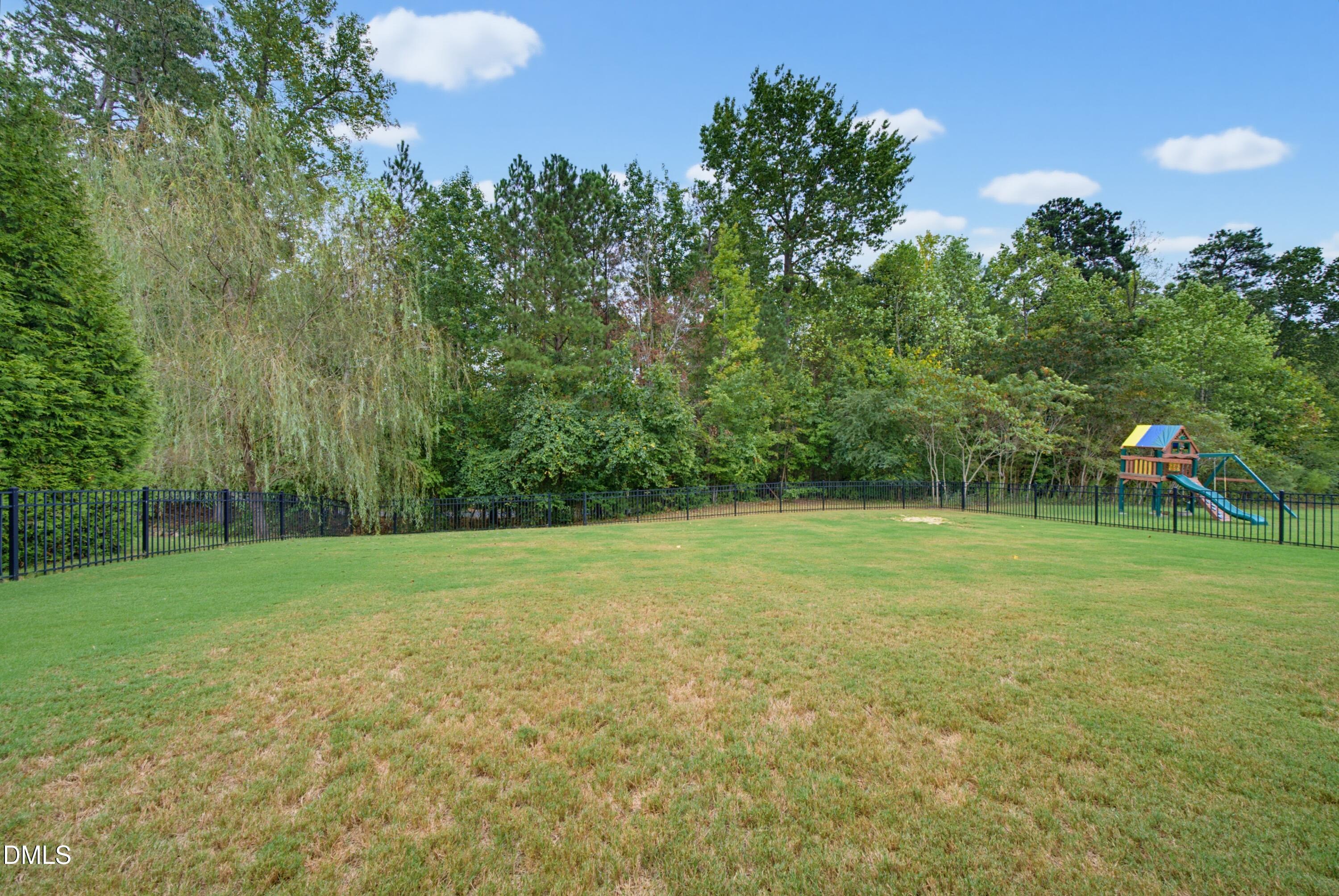 1101 Woodland Grove Way Property Photo 5