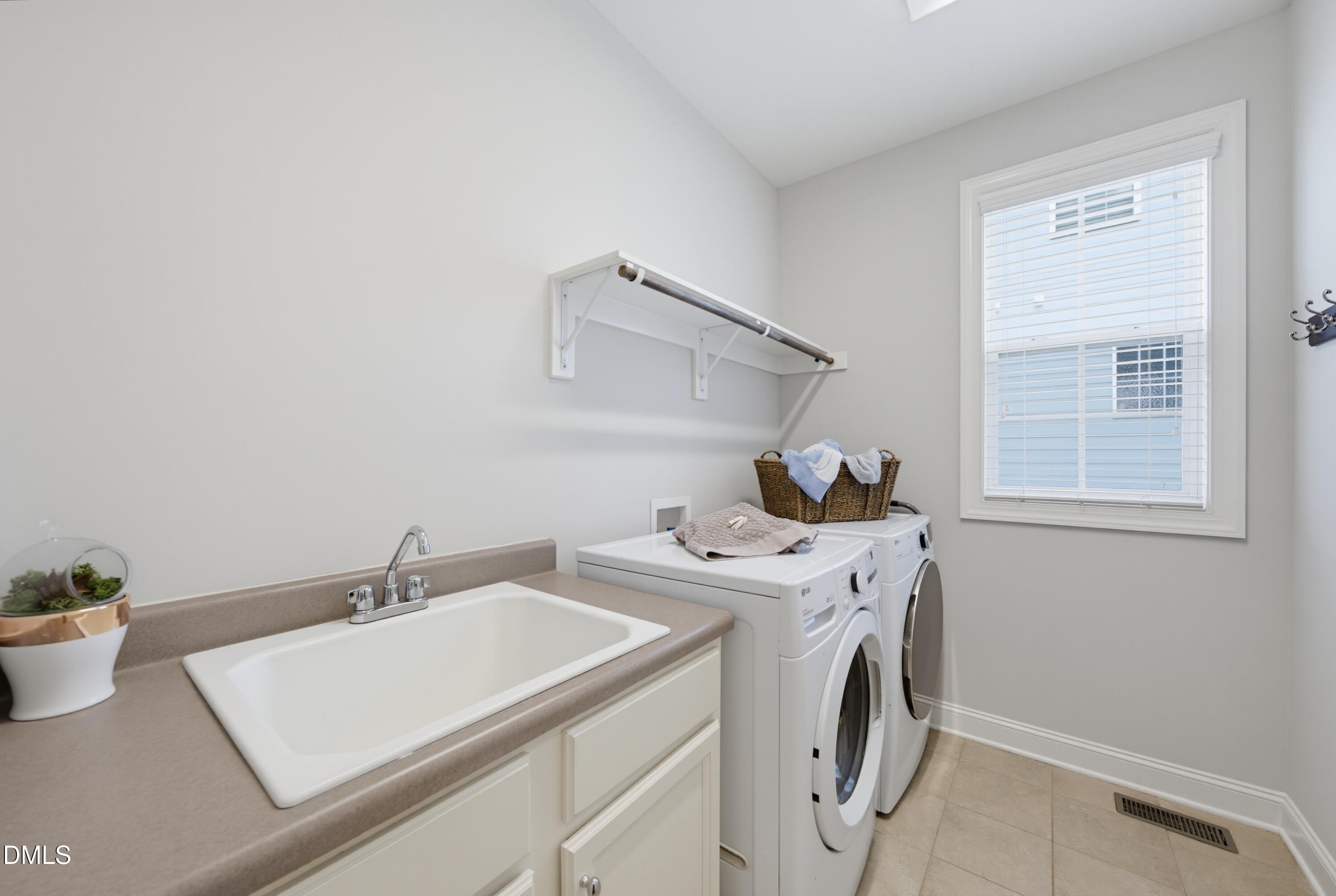 1101 Woodland Grove Way Property Photo 27