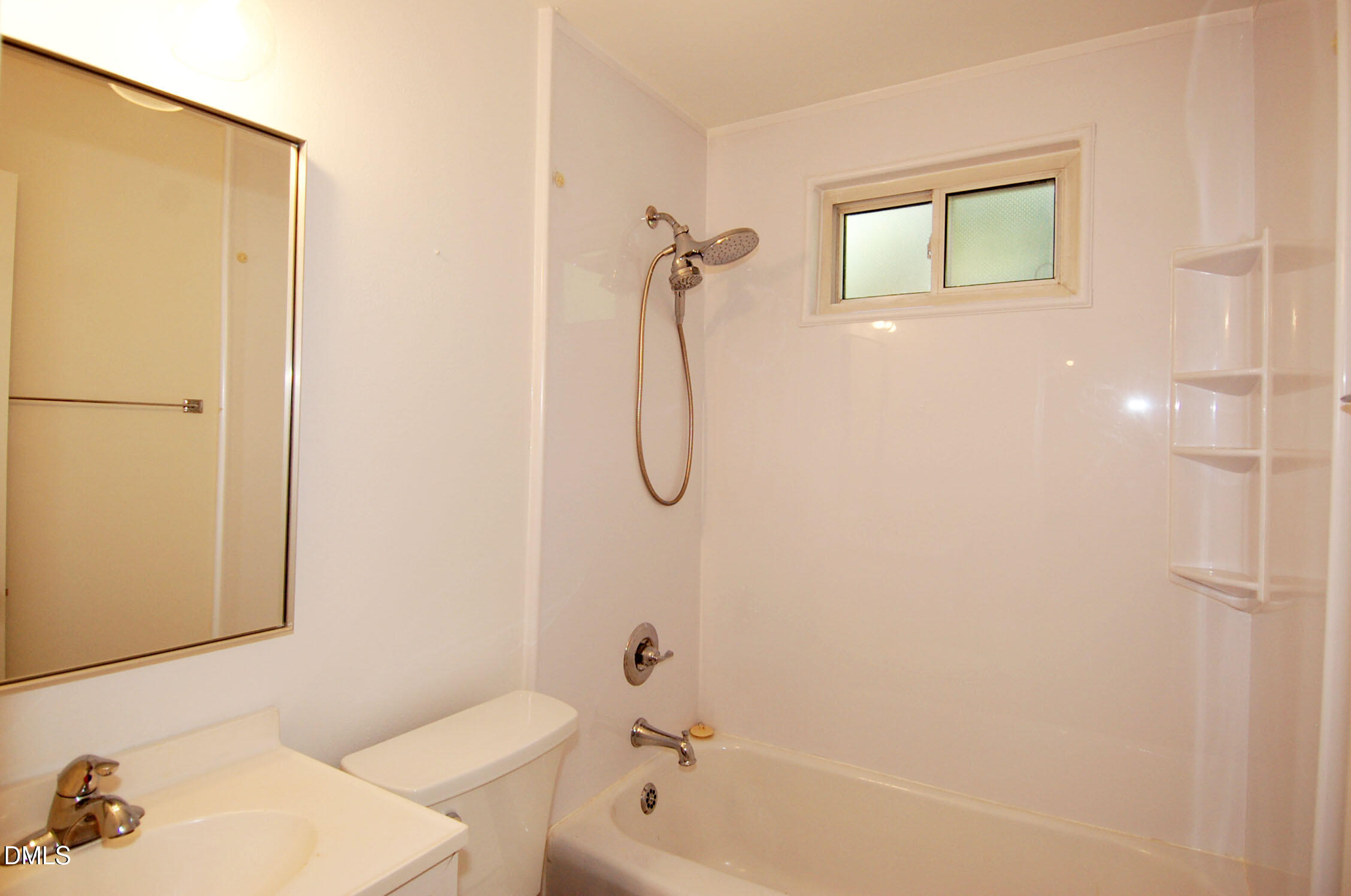 817 Daniels Street B Property Photo 6