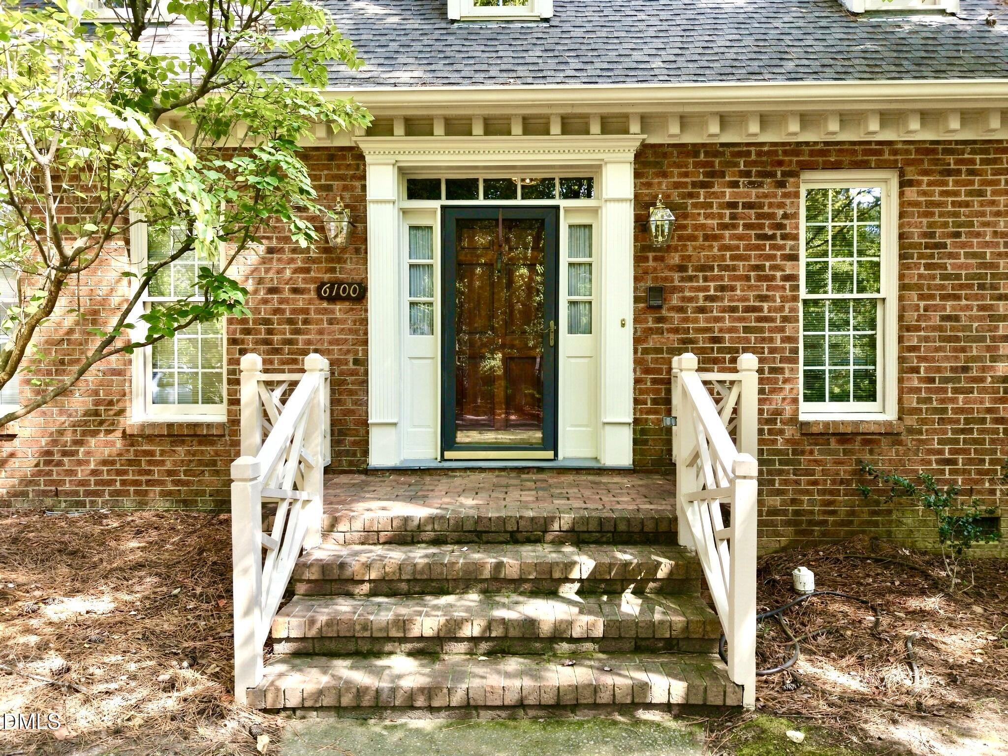6100 Parker Croft Court Property Photo 2
