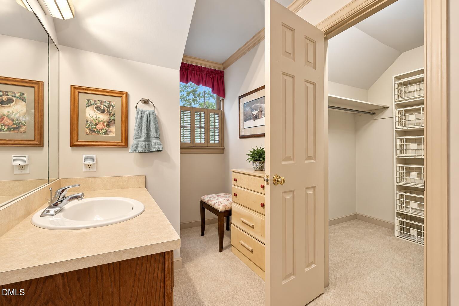 6100 Parker Croft Court Property Photo 14