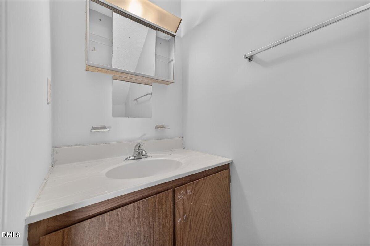 1000 Fargo Street H1 Property Photo 10