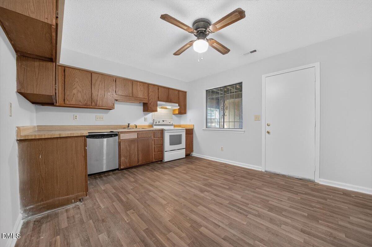 1000 Fargo Street H1 Property Photo 11