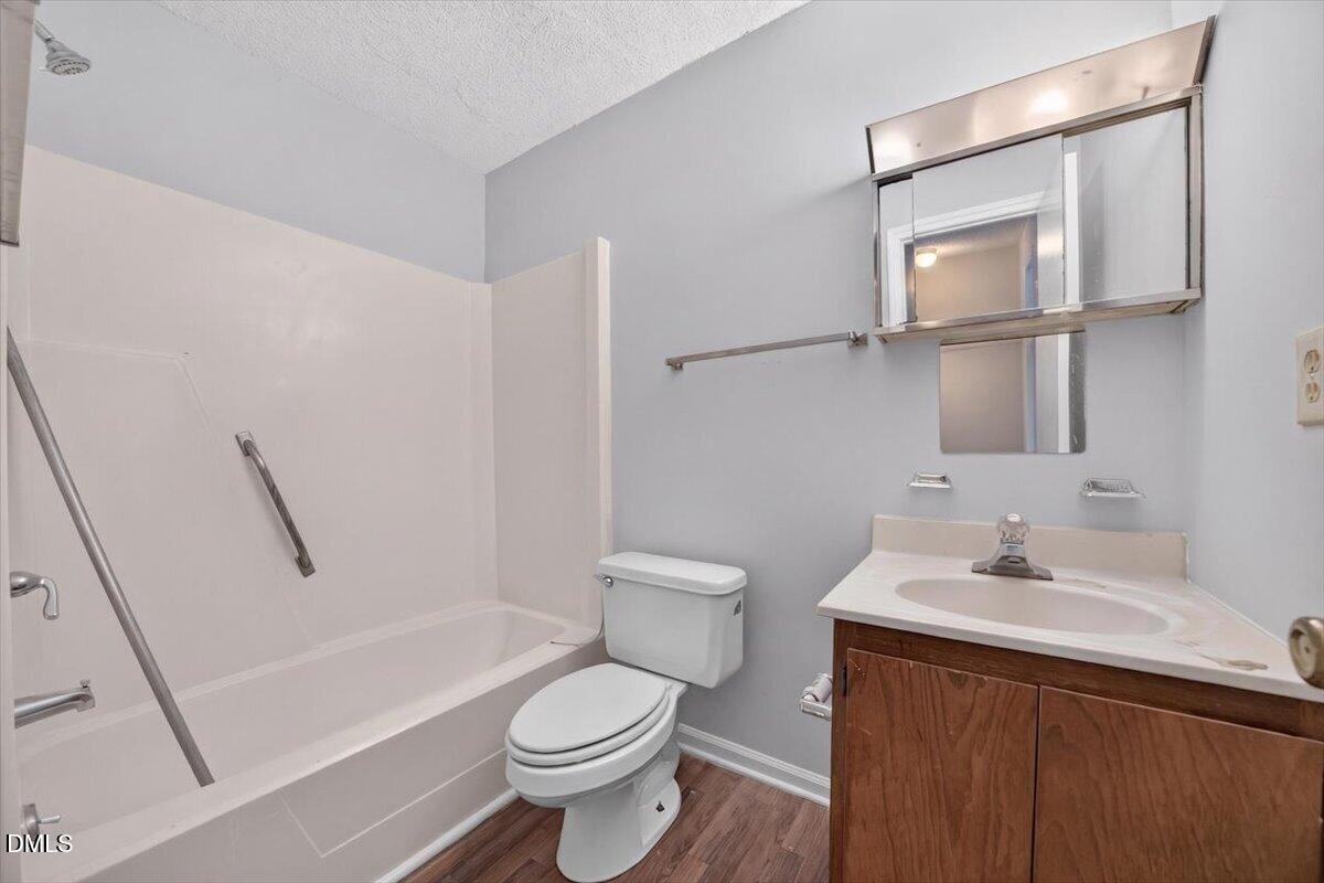 1000 Fargo Street H1 Property Photo 23