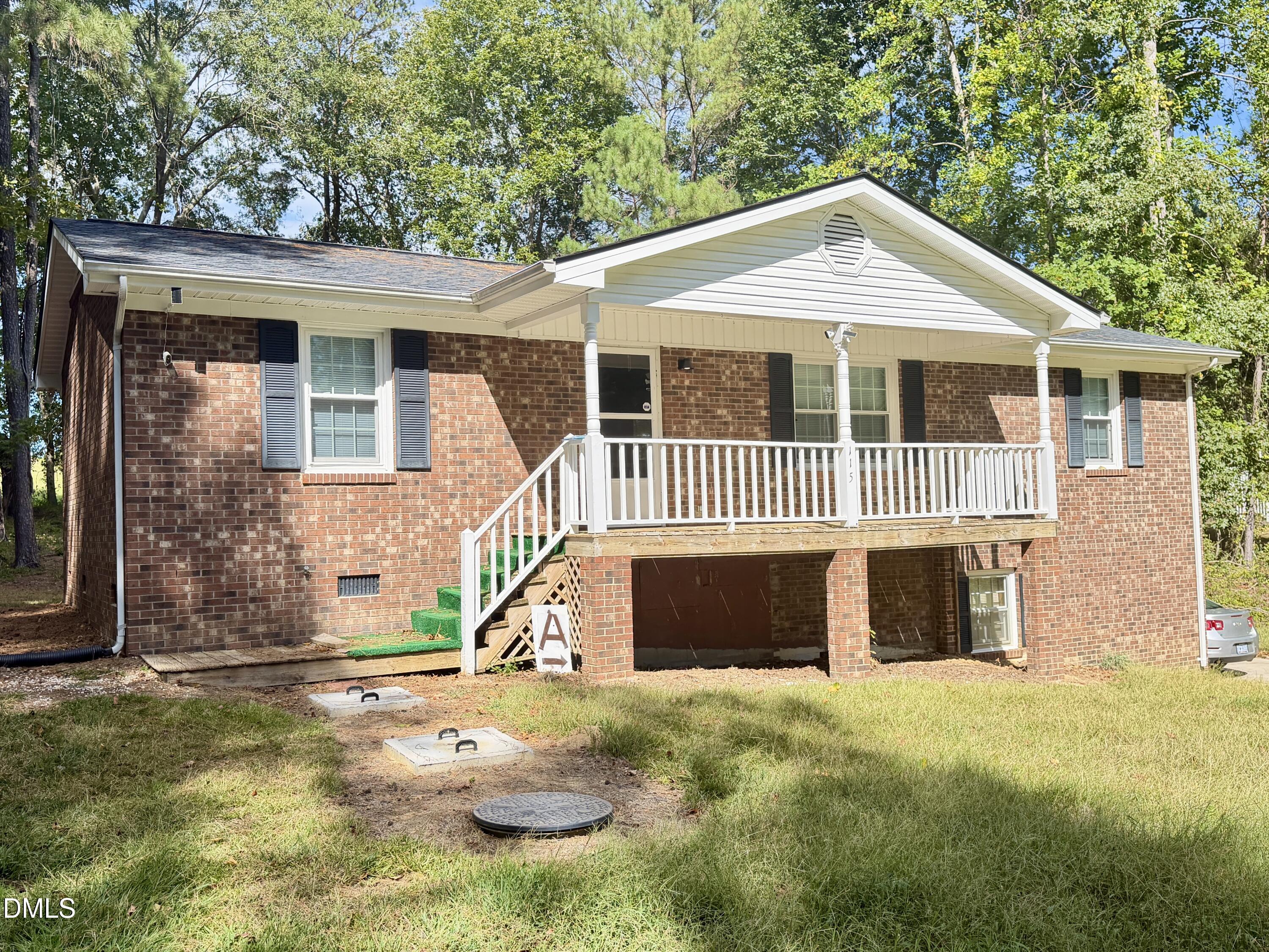 115 Violet Lane Property Photo 3