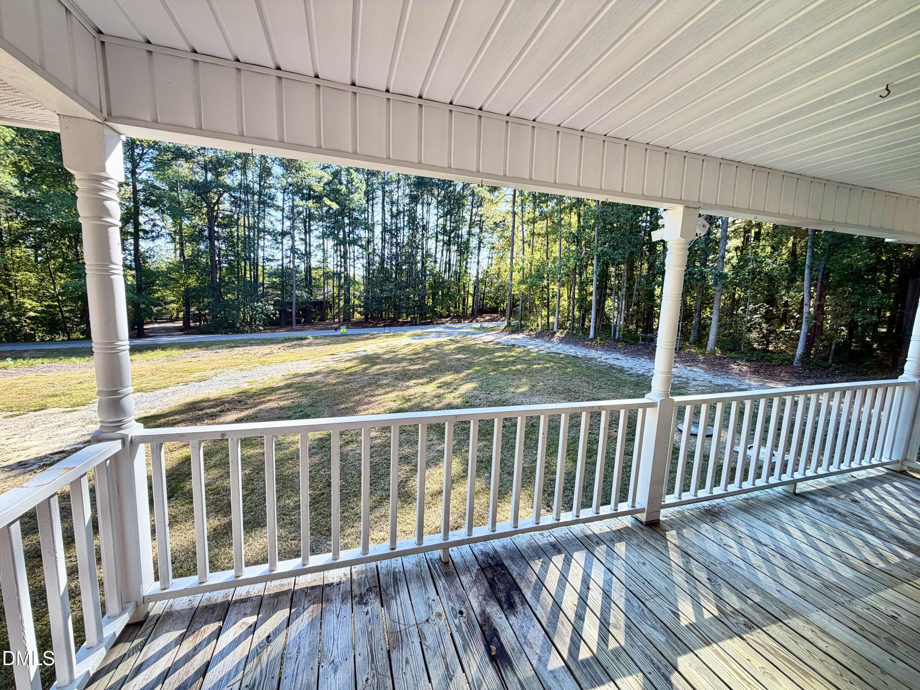 115 Violet Lane Property Photo 5