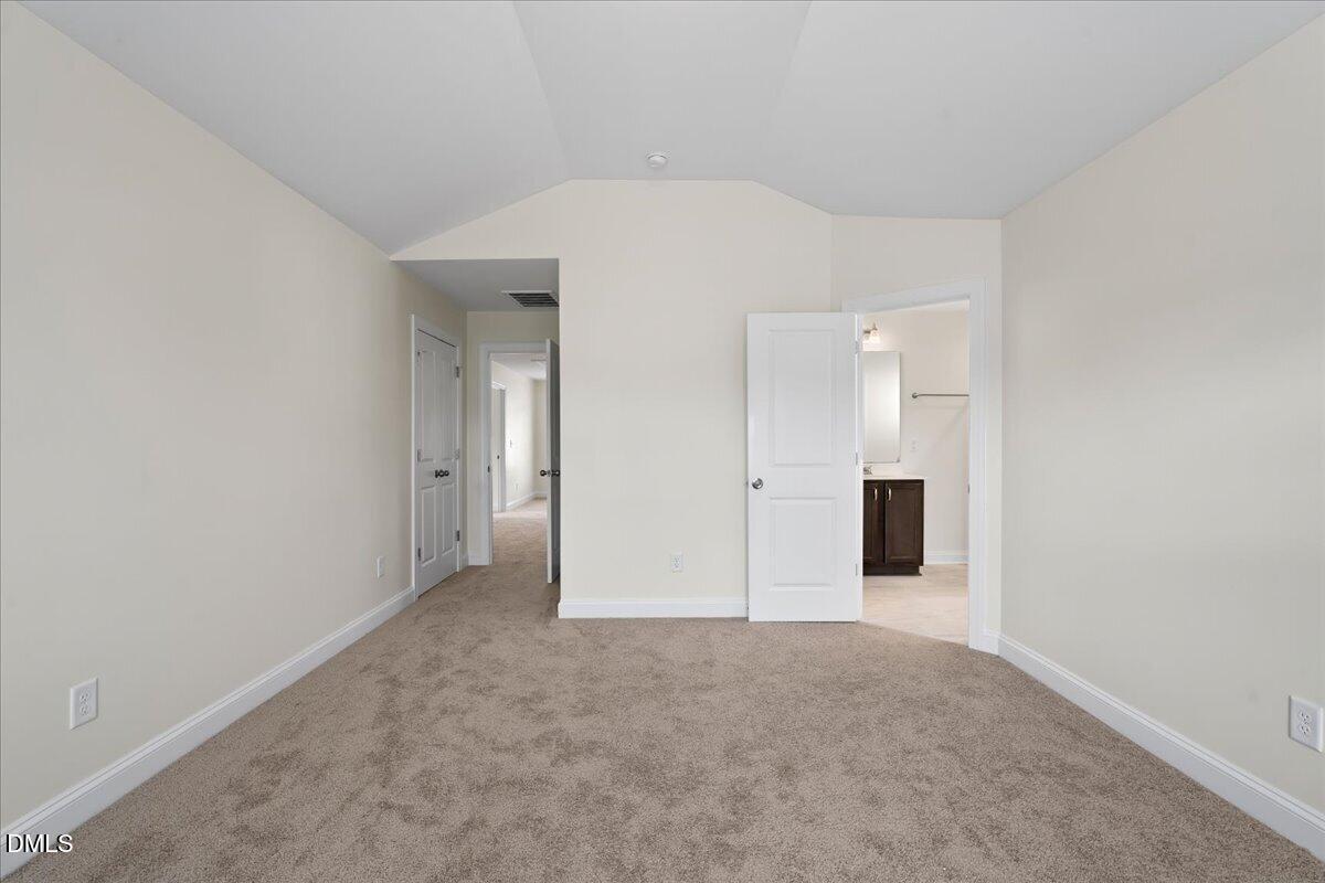 105 Wicklow Court Property Photo 27