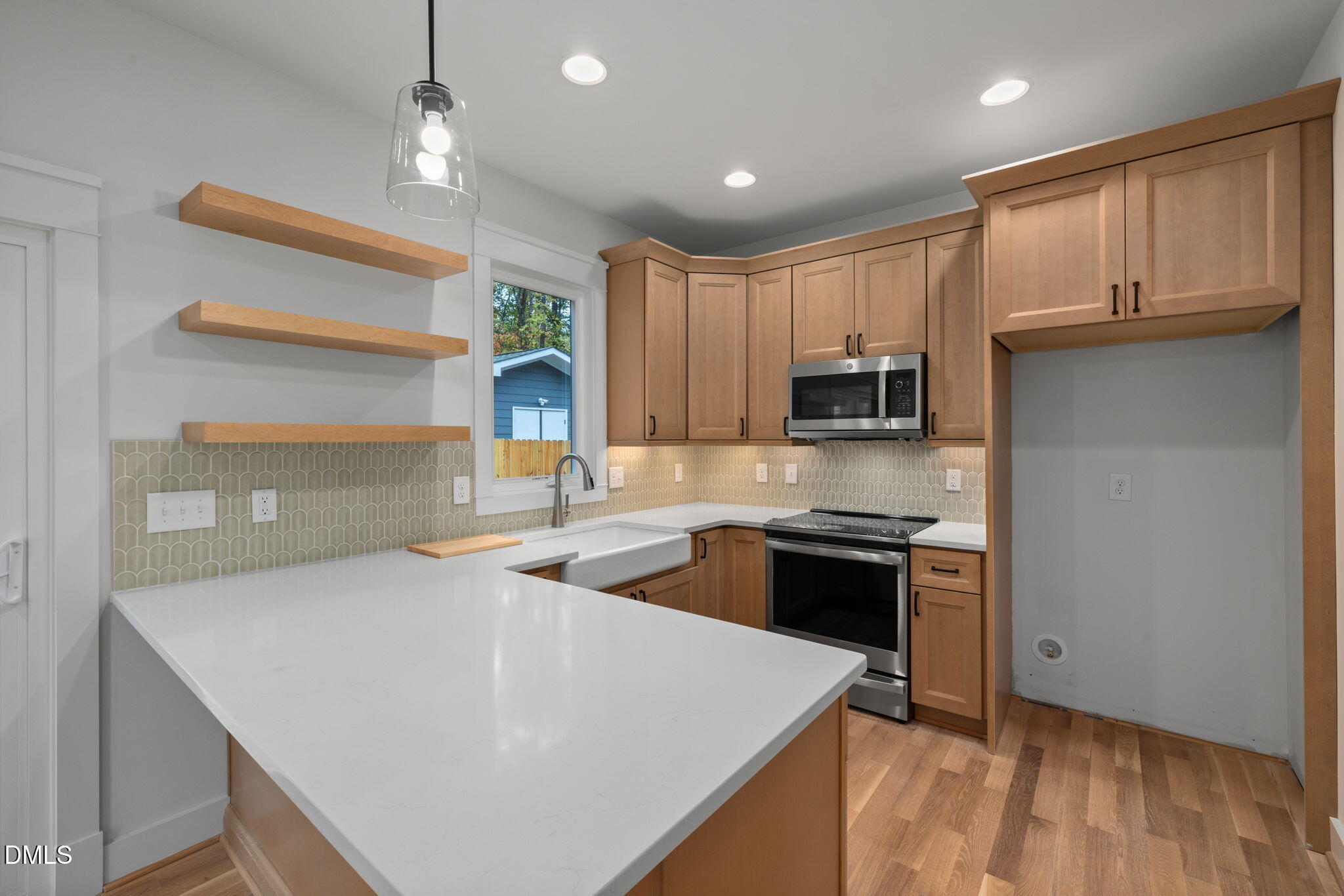 1008 Forrestal Place Property Photo 4