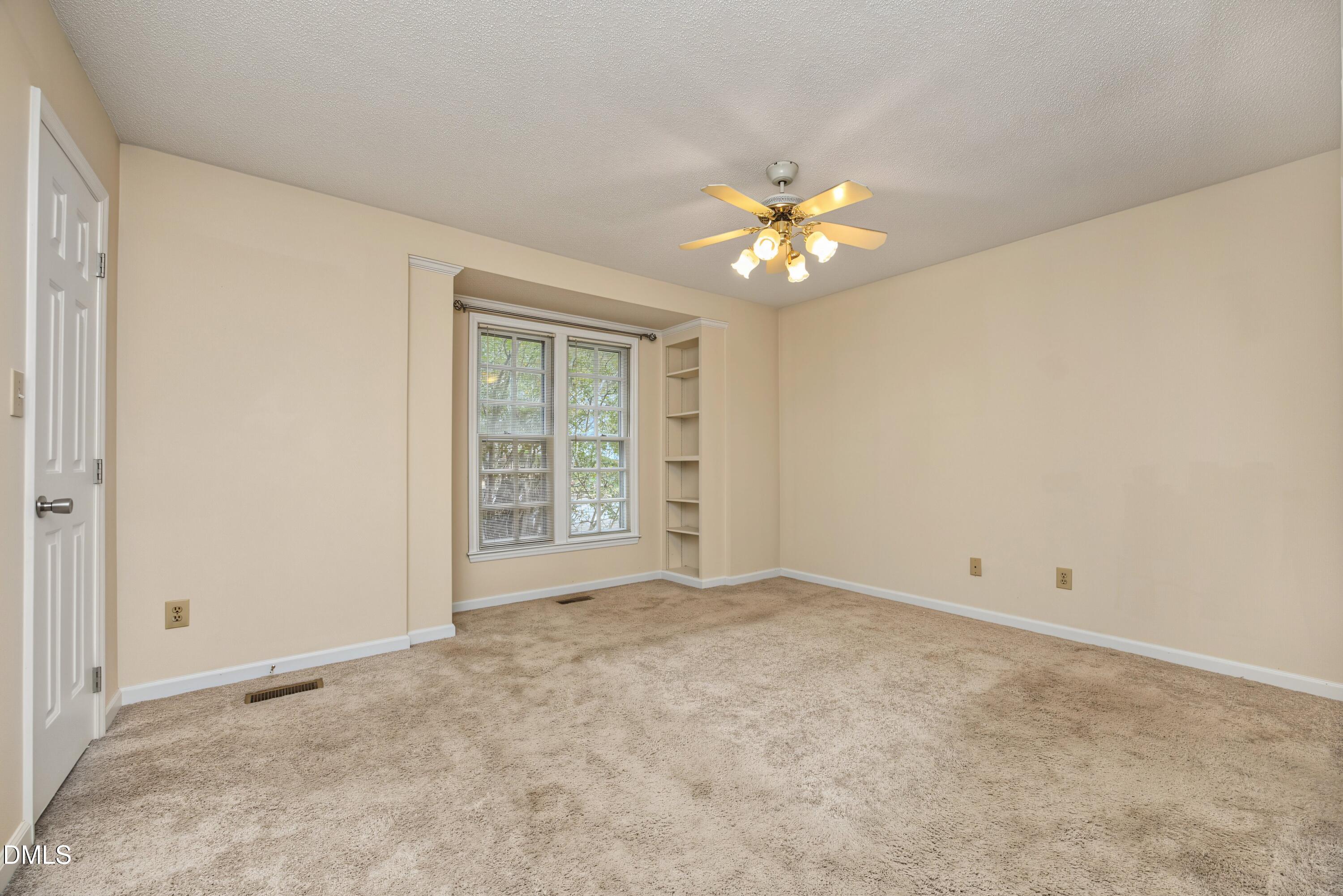 148 Greenmont Lane Property Photo 17