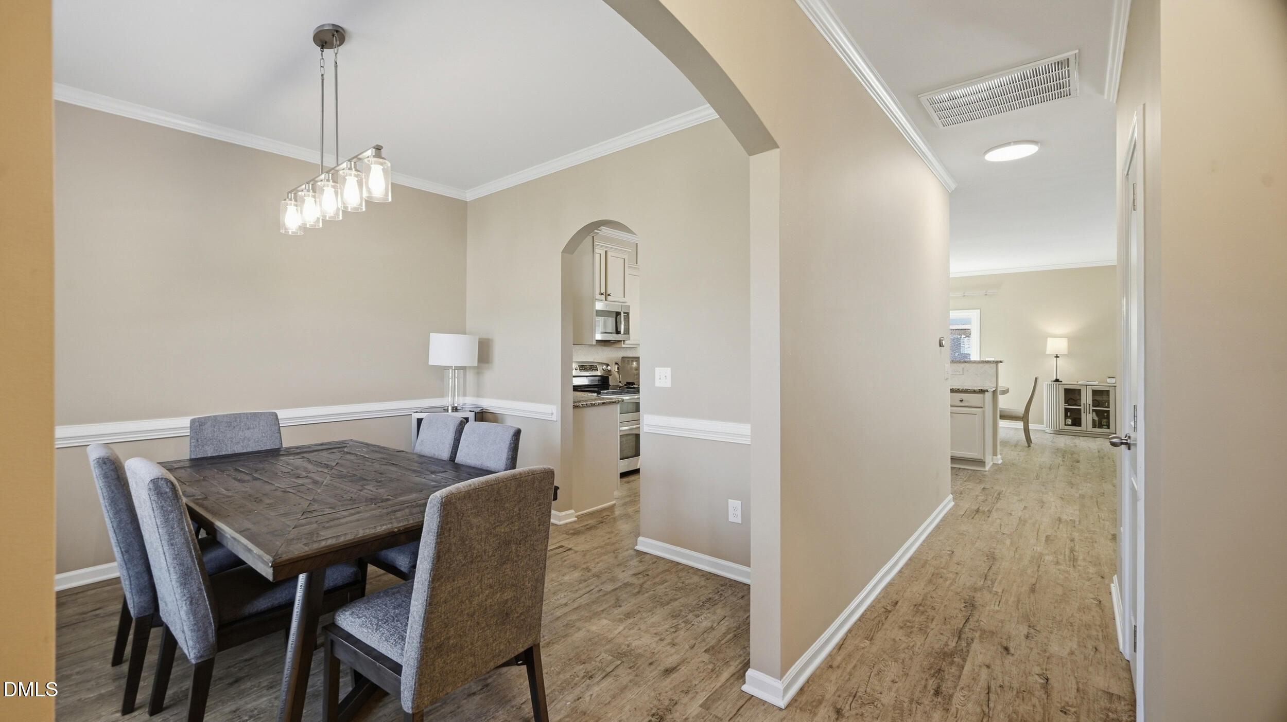 1017 Scotch Pine Way Property Photo 5