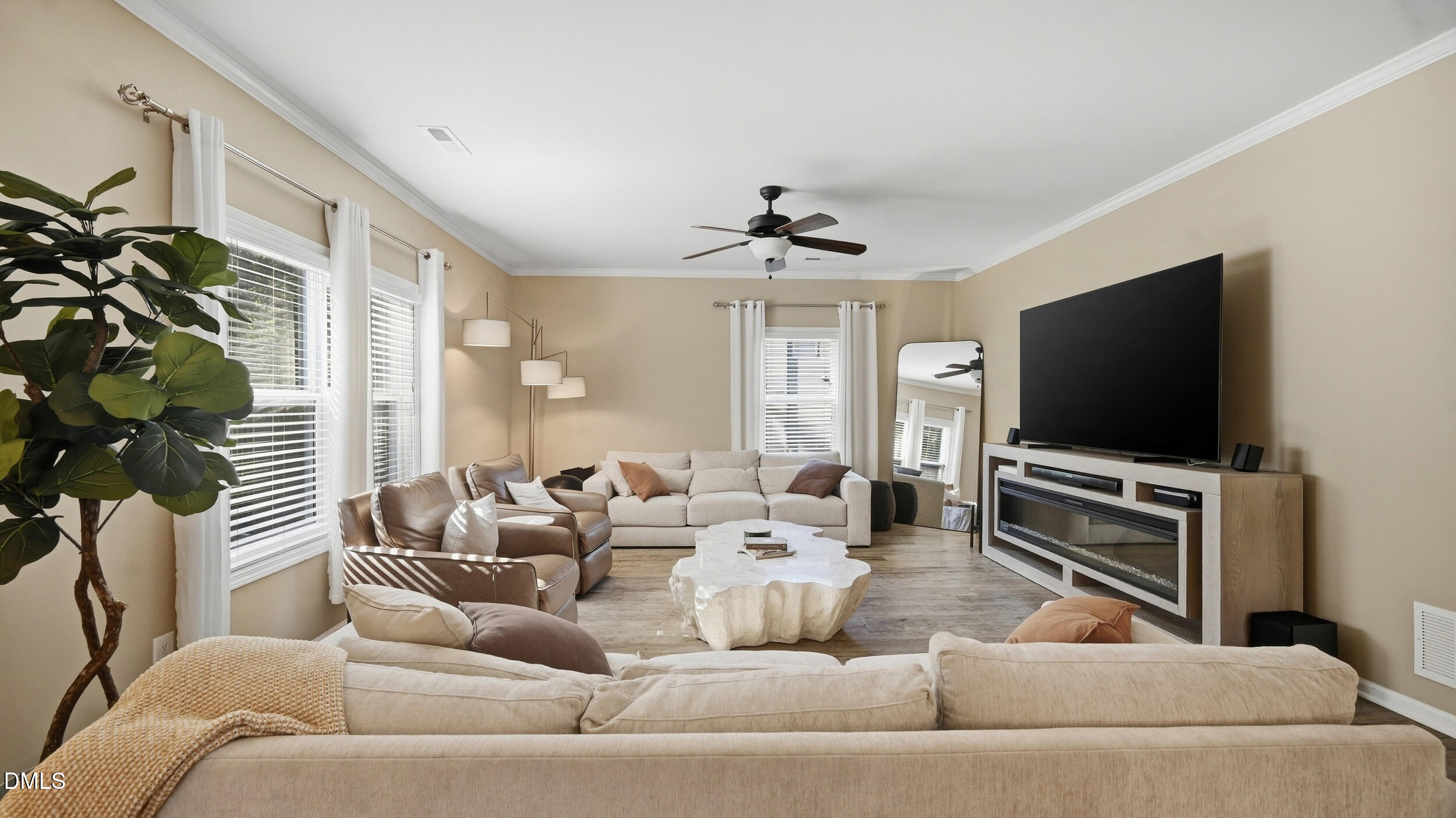 1017 Scotch Pine Way Property Photo 11