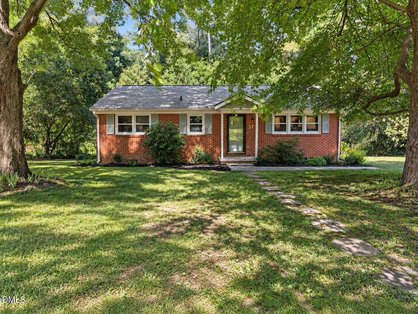37 S Circle Drive Property Photo 1
