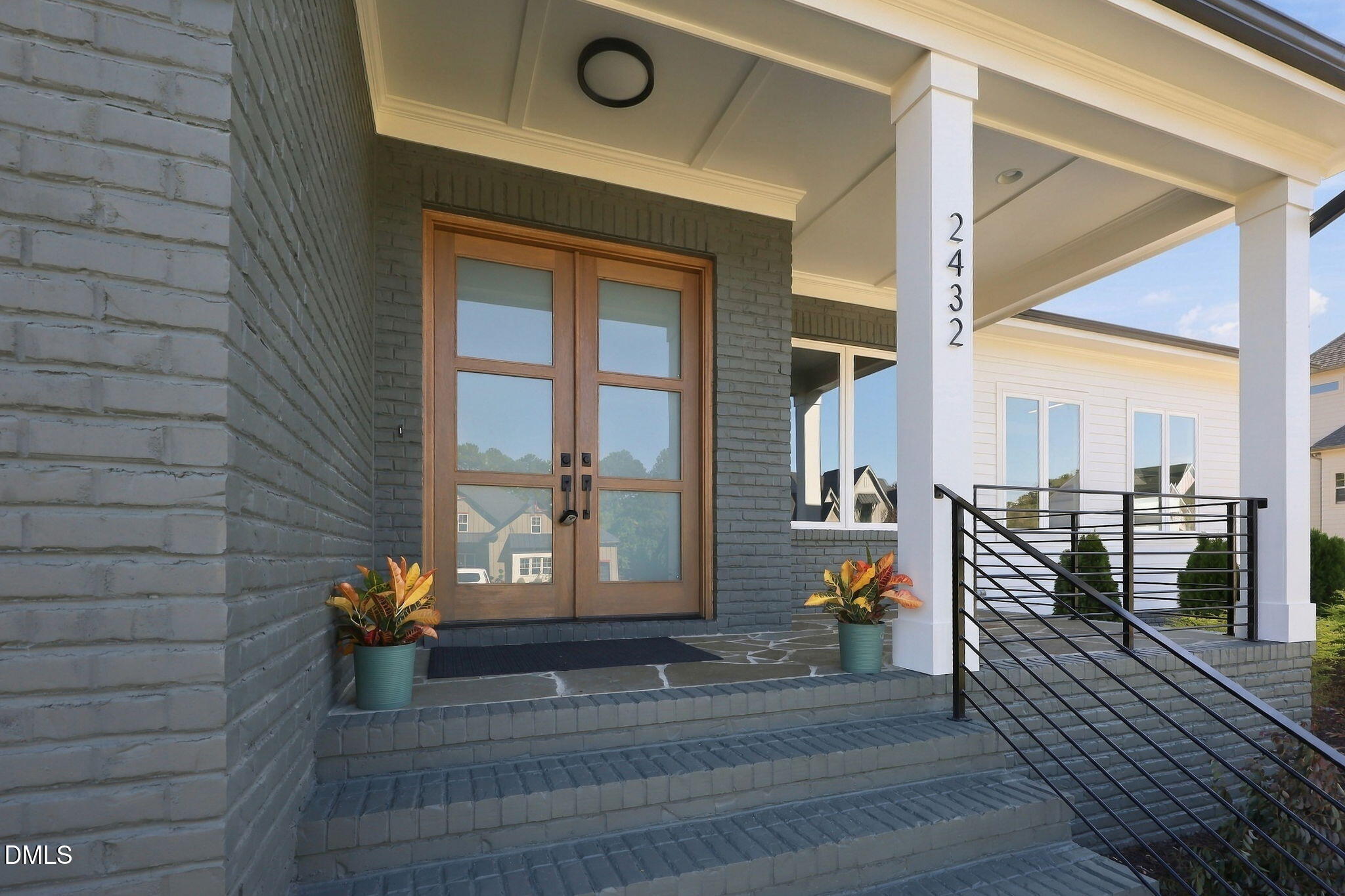 2432 Rosslare Mews Lane Property Photo 4