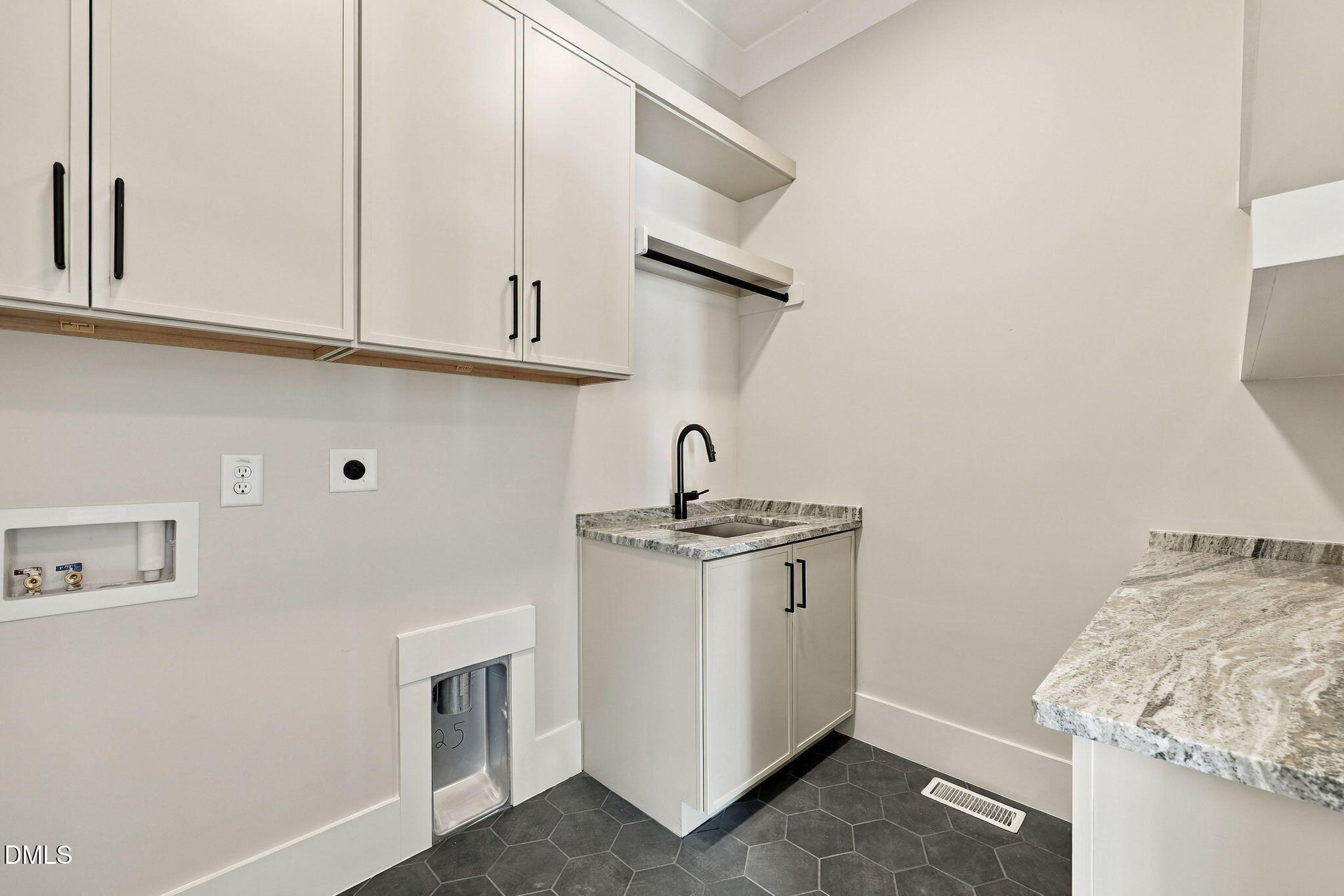 2432 Rosslare Mews Lane Property Photo 42