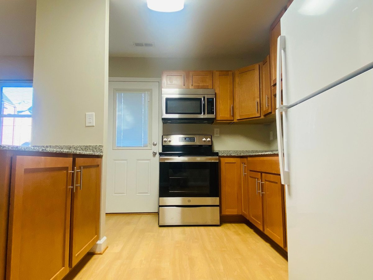 706 Colfax Street Property Photo 5
