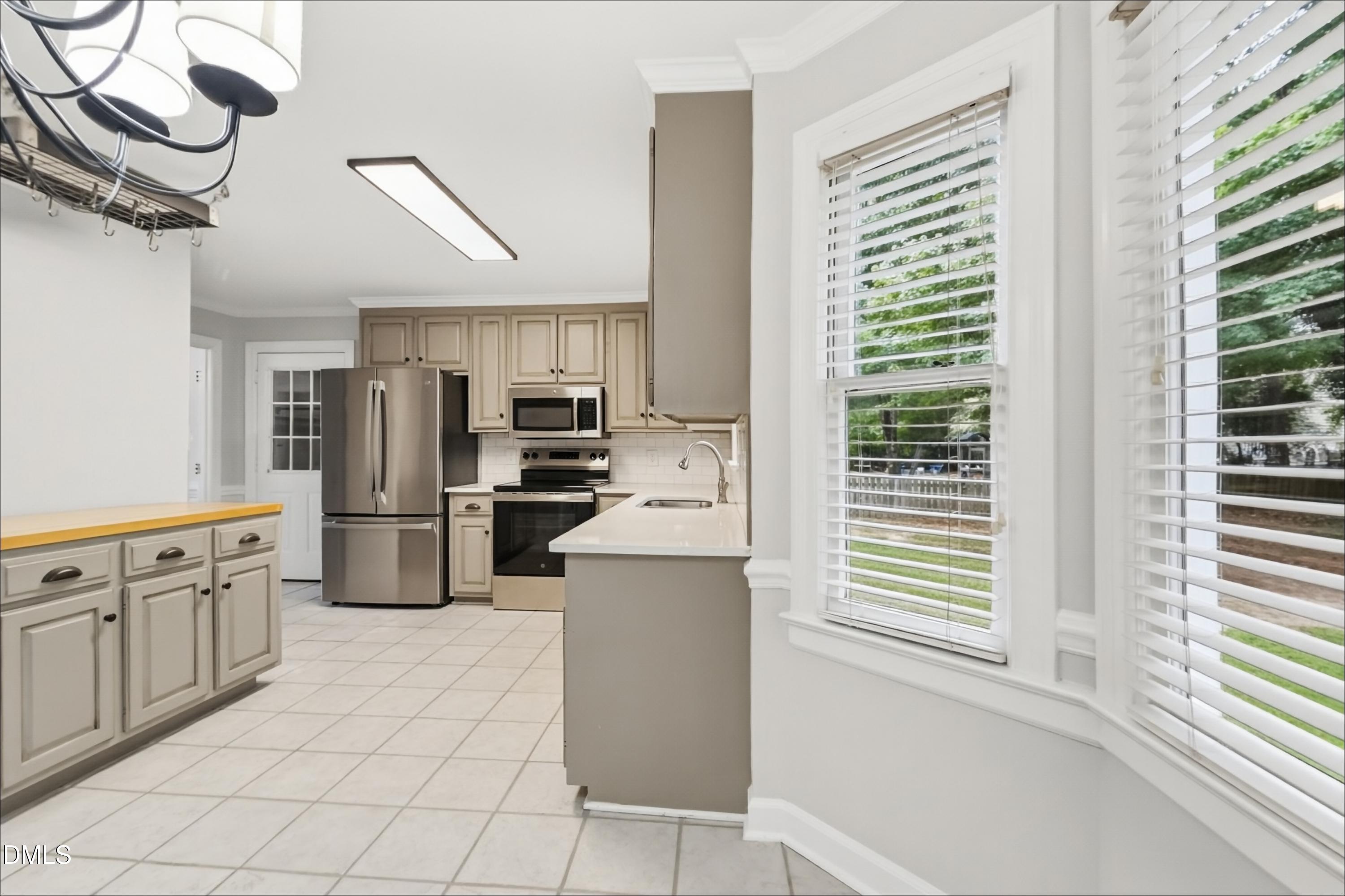 1808 Thorpshire Drive Property Photo 8