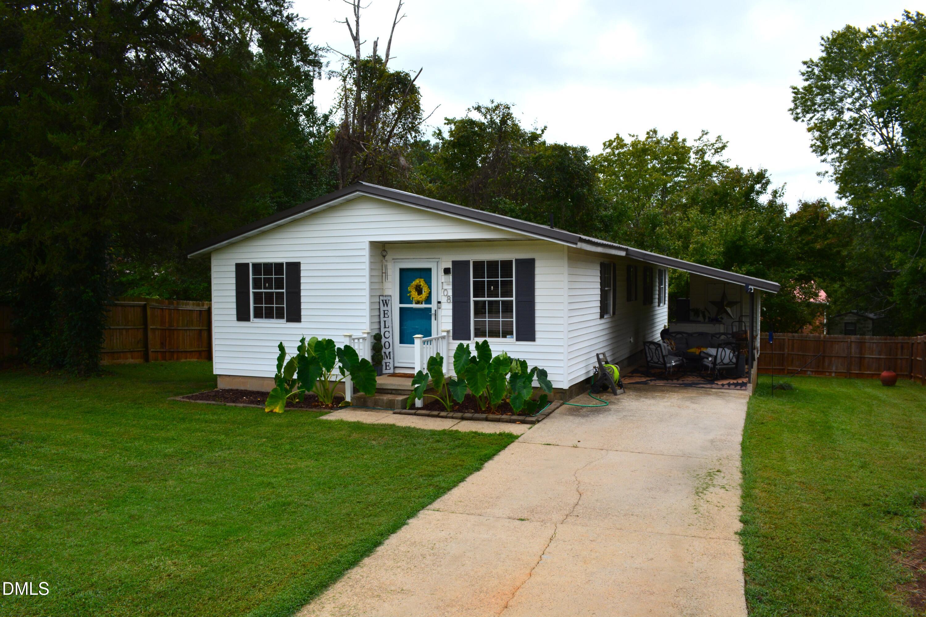 108 Scott Circle Property Photo 1