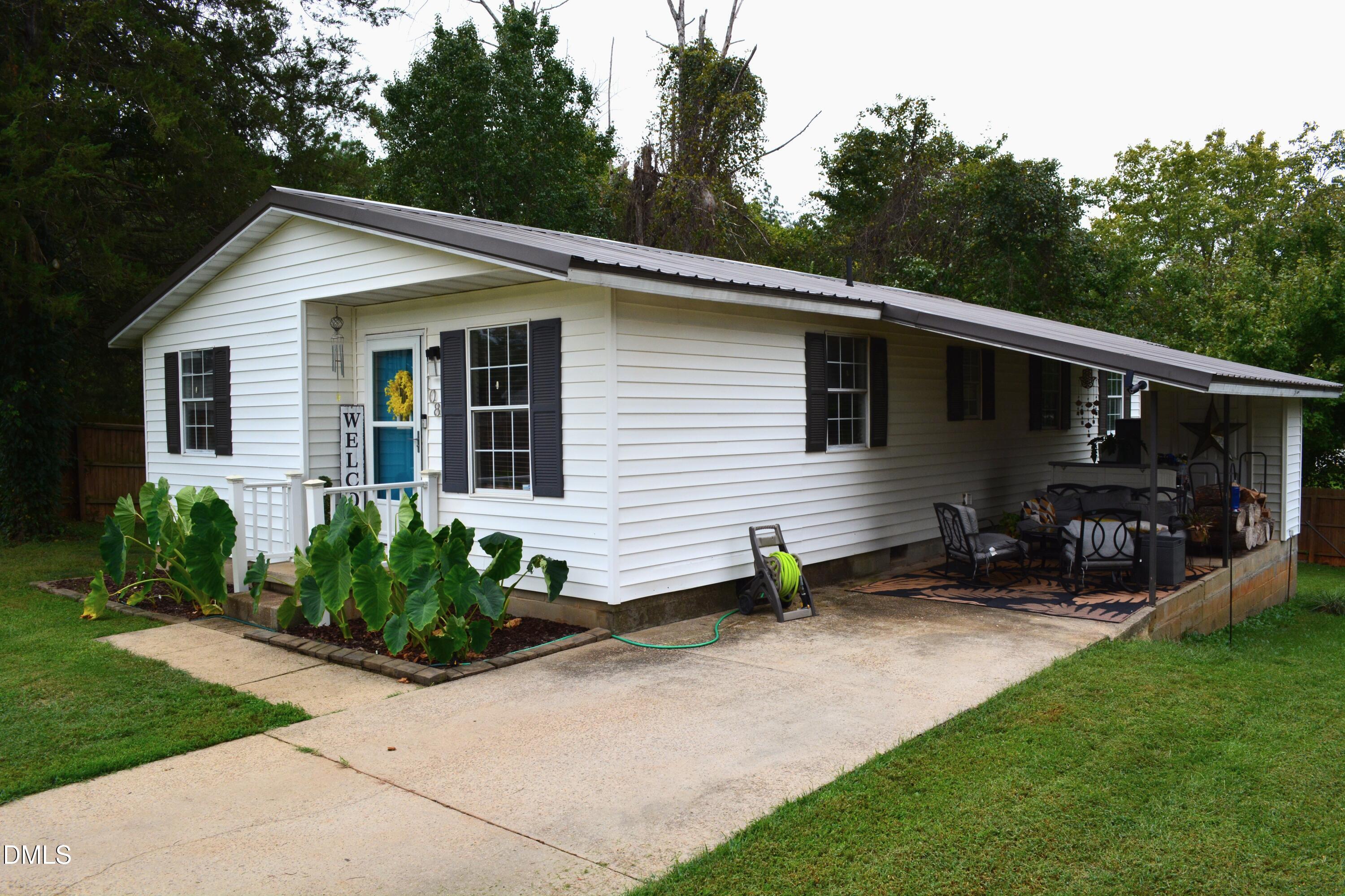 108 Scott Circle Property Photo 2
