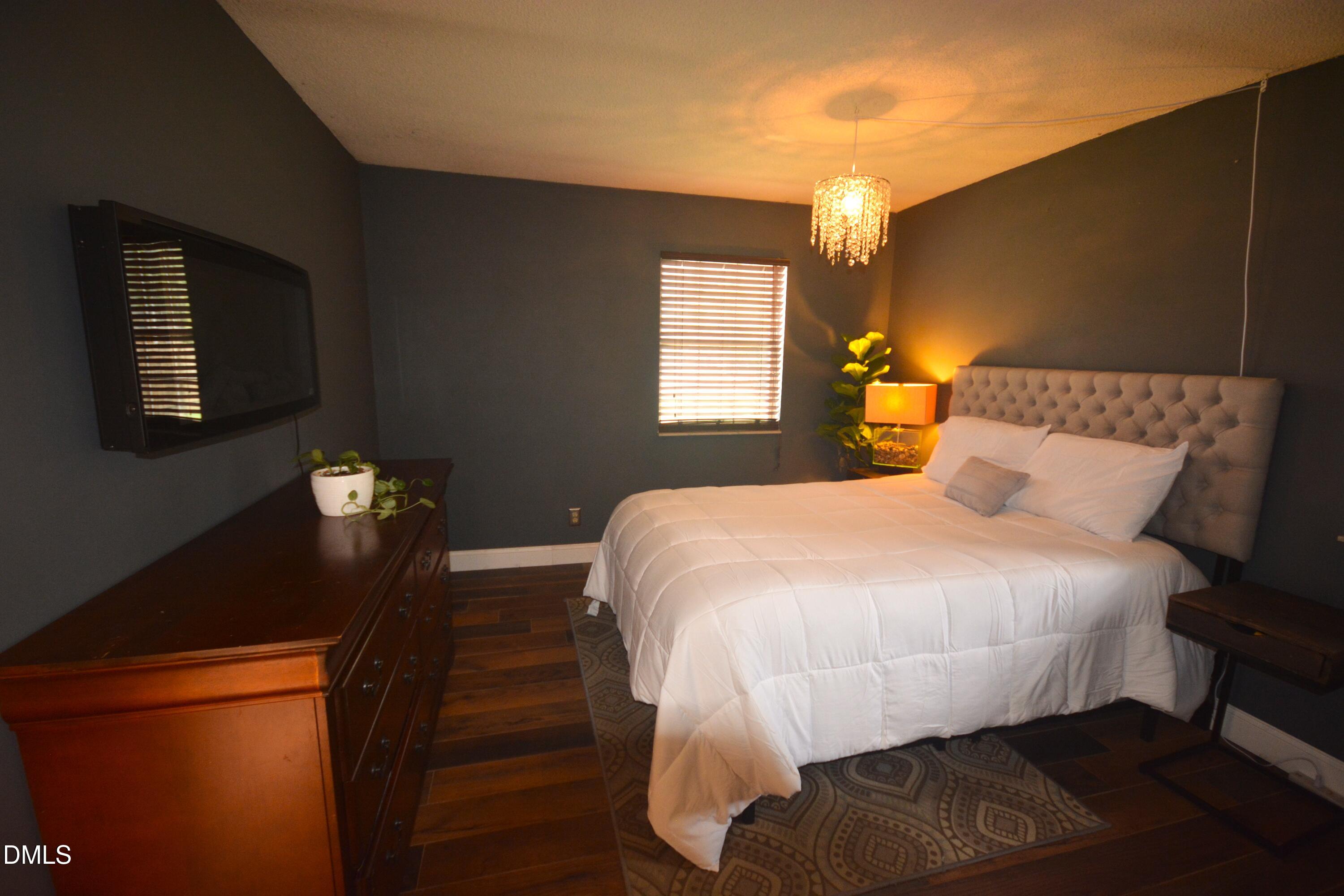108 Scott Circle Property Photo 5