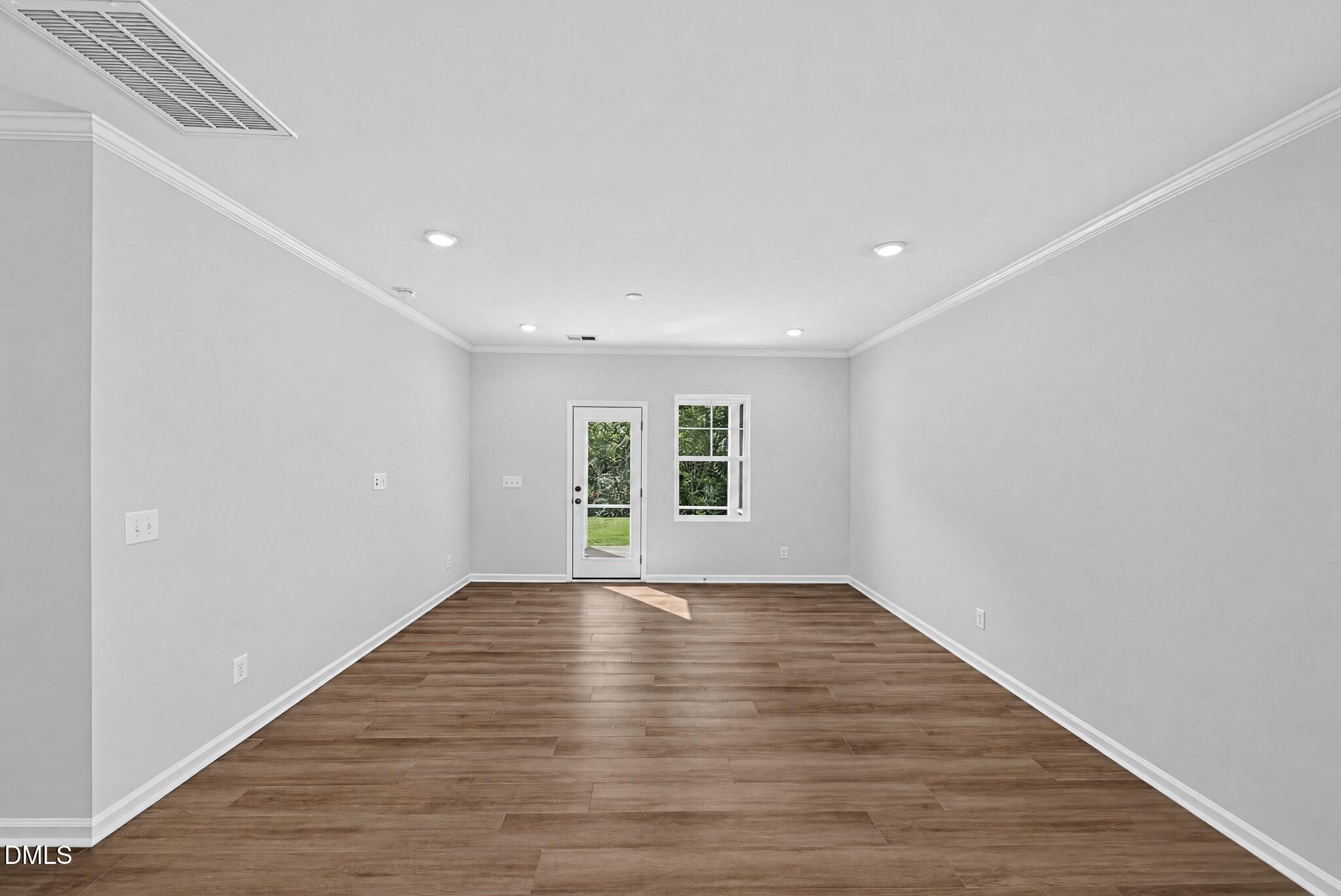 1041 Red Finch Way Property Photo 6