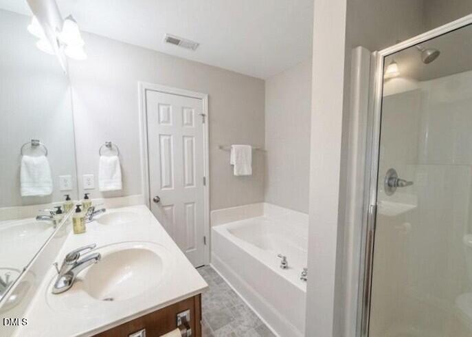1008 Mica Lamp Court Property Photo 8