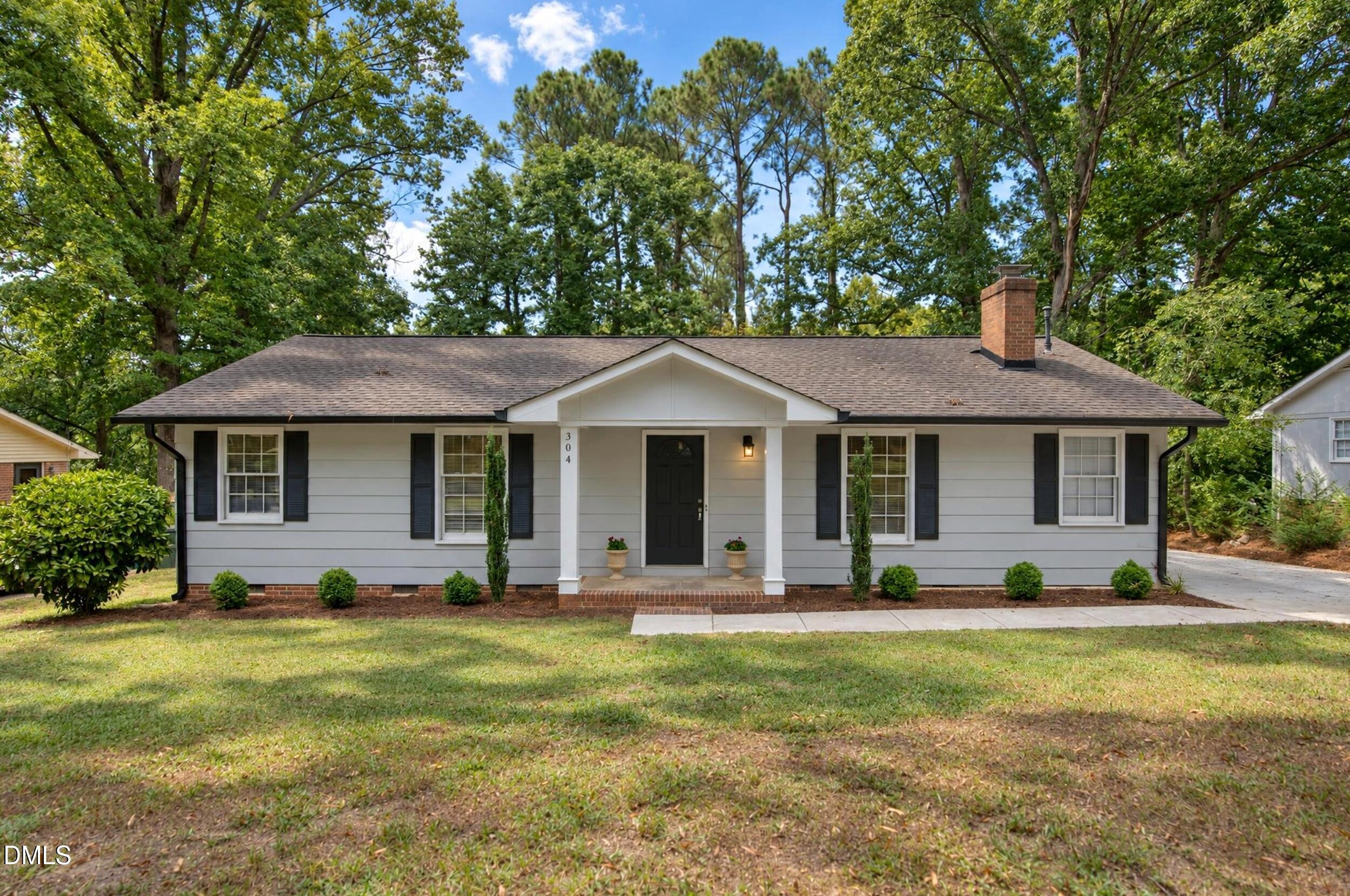 304 Northclift Drive Property Photo 1