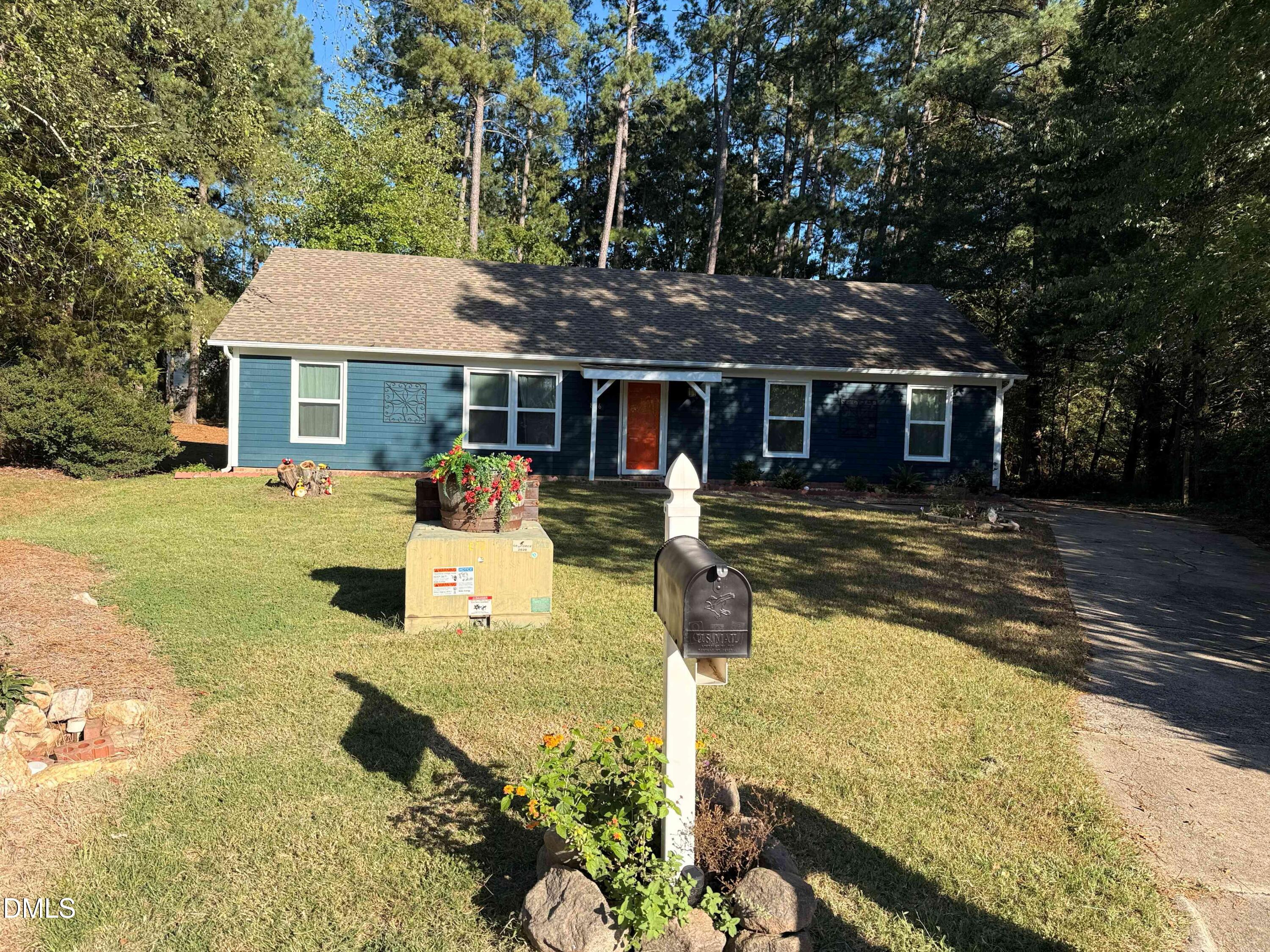 806 Whitby Court Property Photo 1