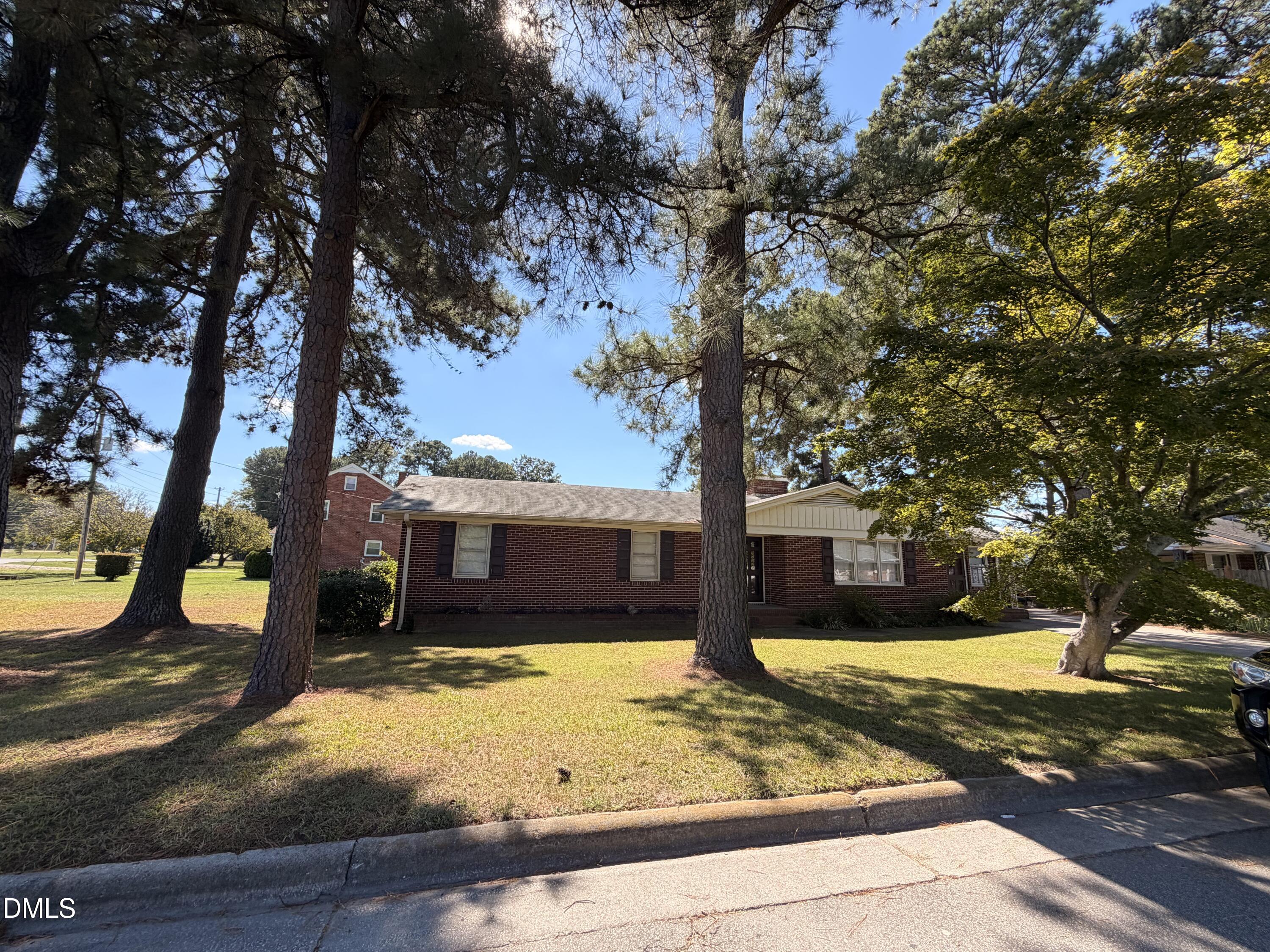 1110 Vance Street E Property Photo 1
