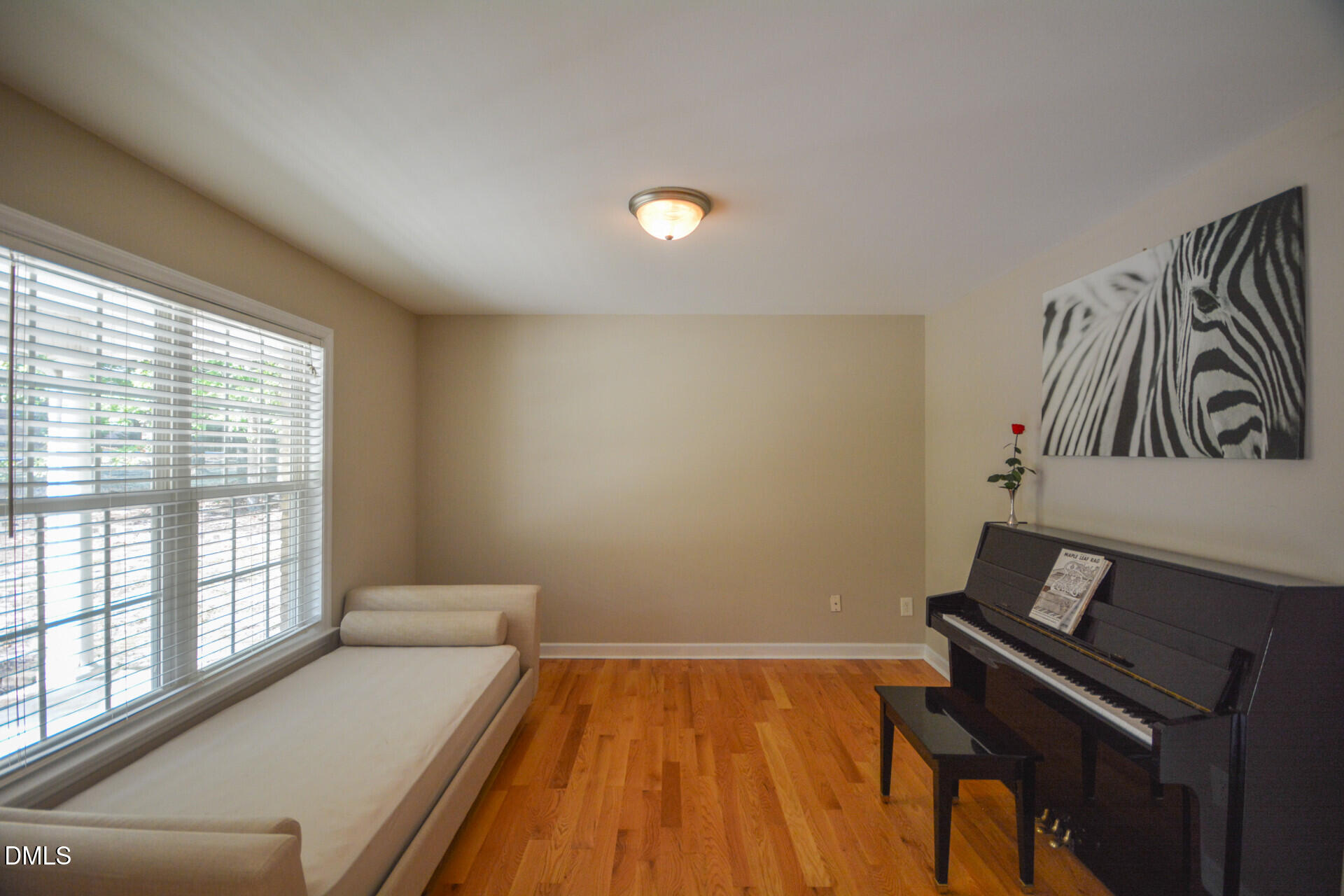 114 Carolina Way Property Photo 5
