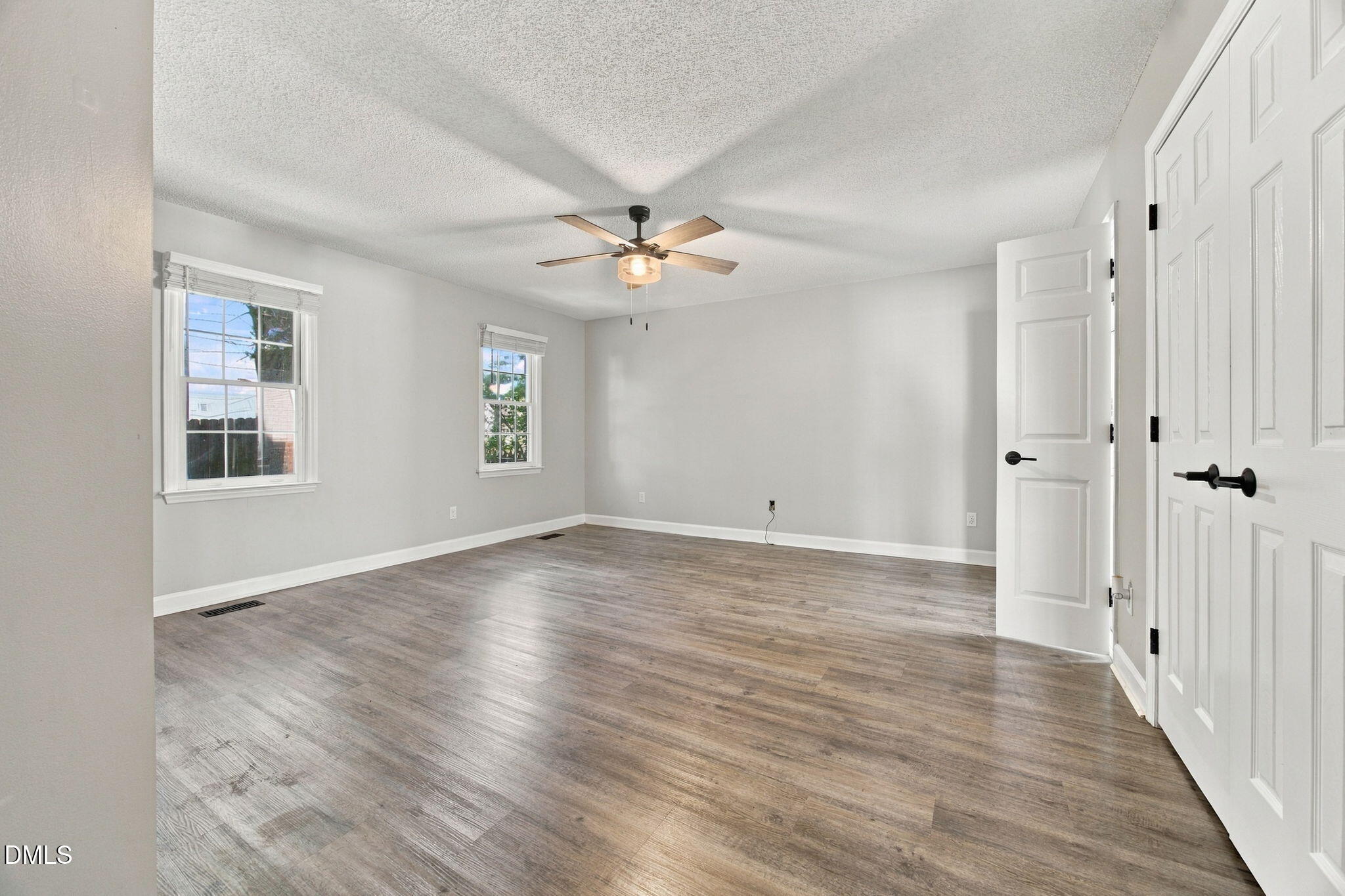 5109 Knightsbridge Way Property Photo 16