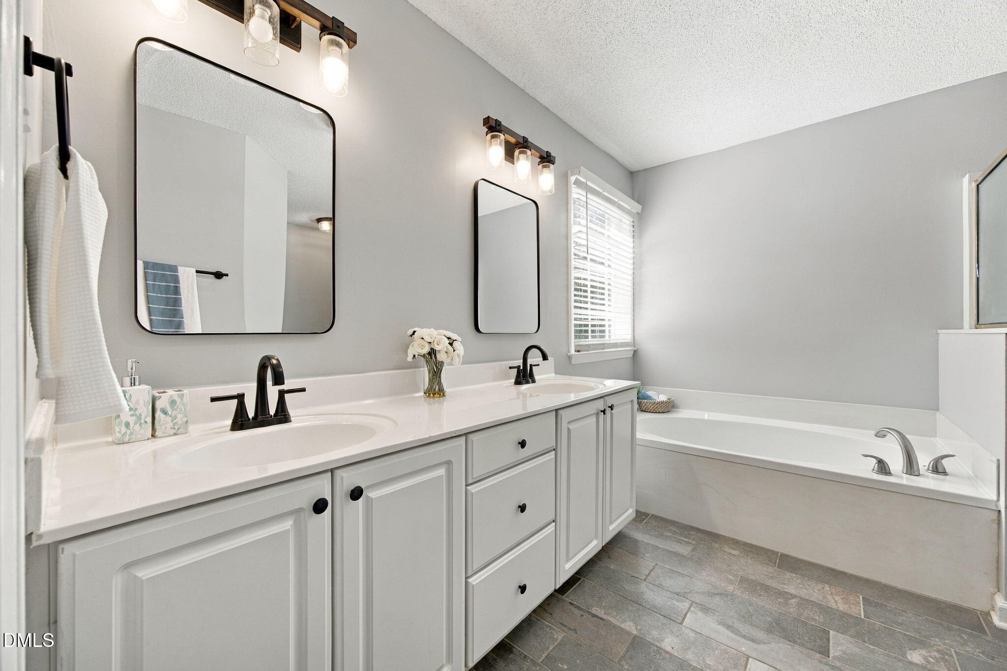 5109 Knightsbridge Way Property Photo 20