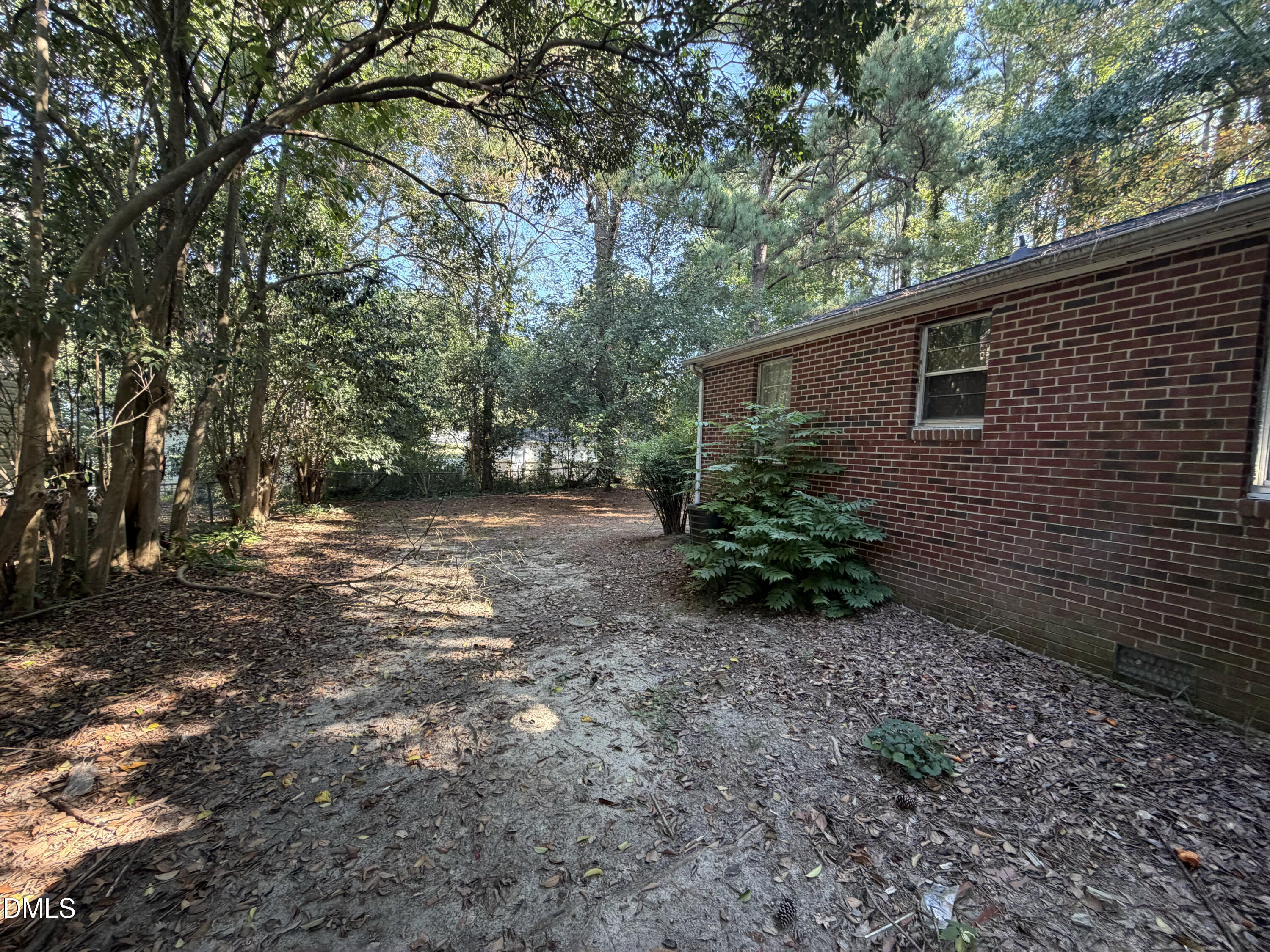 1502 Axum Road Property Photo 4