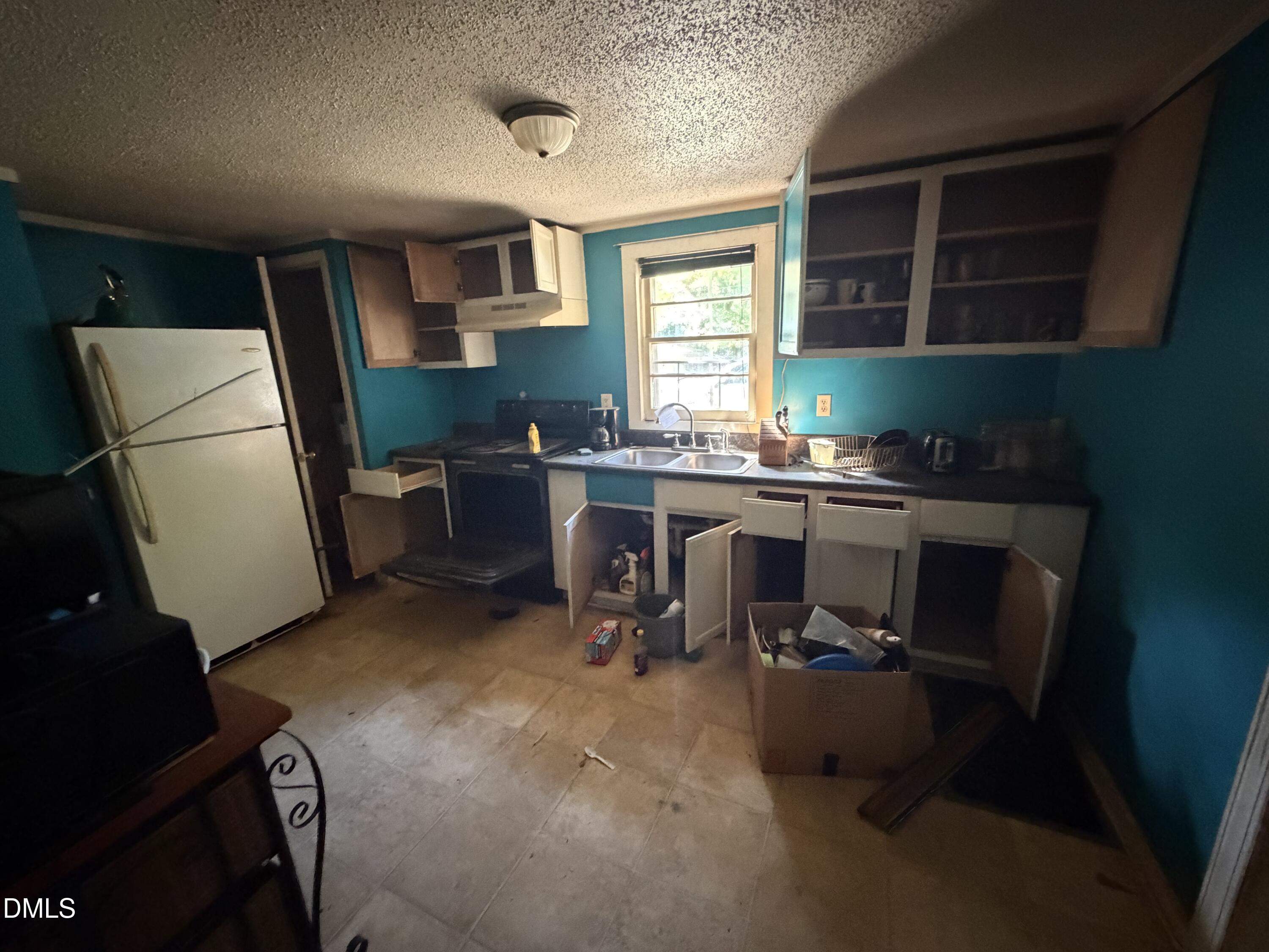 1502 Axum Road Property Photo 6