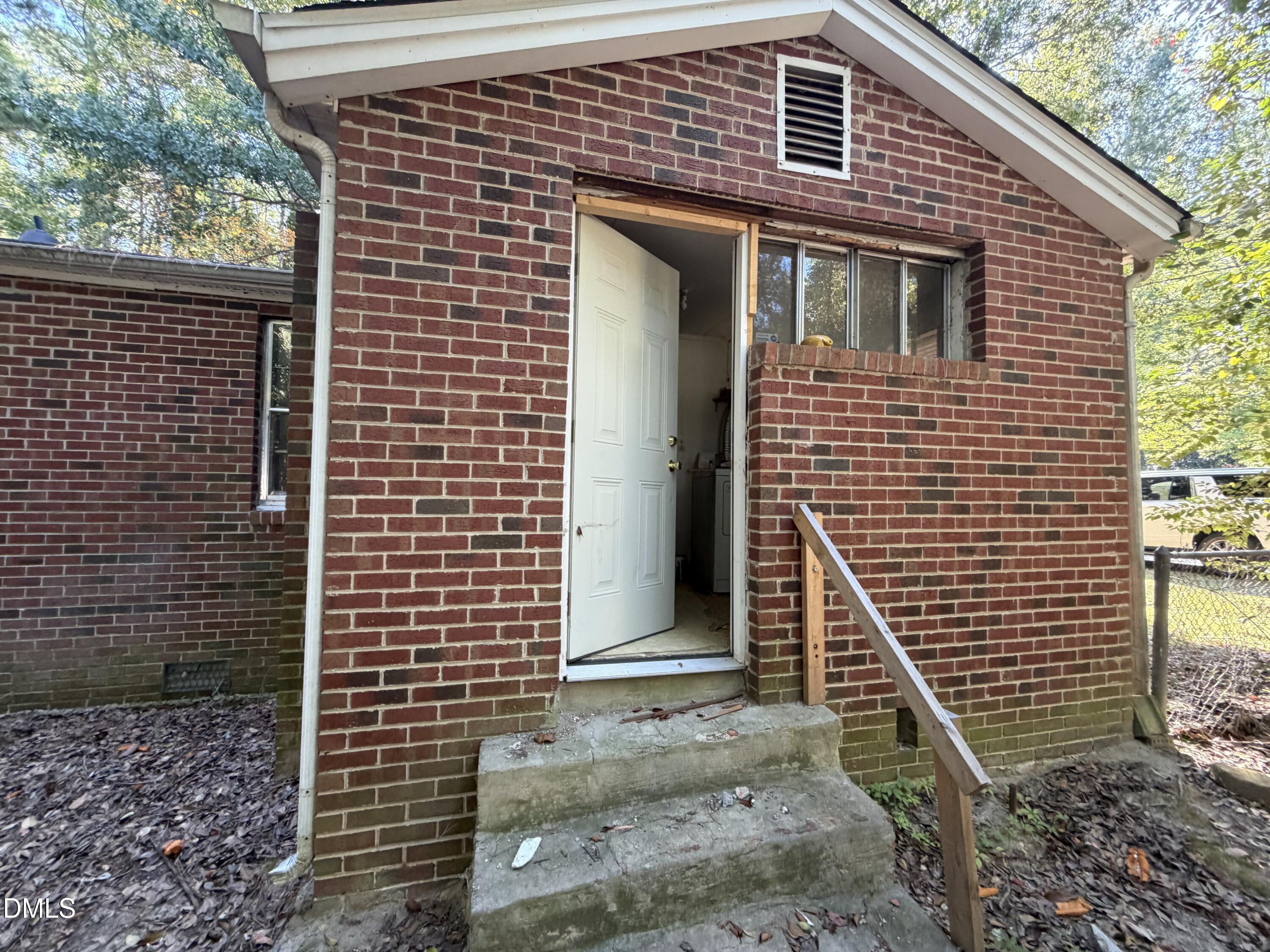 1502 Axum Road Property Photo 9
