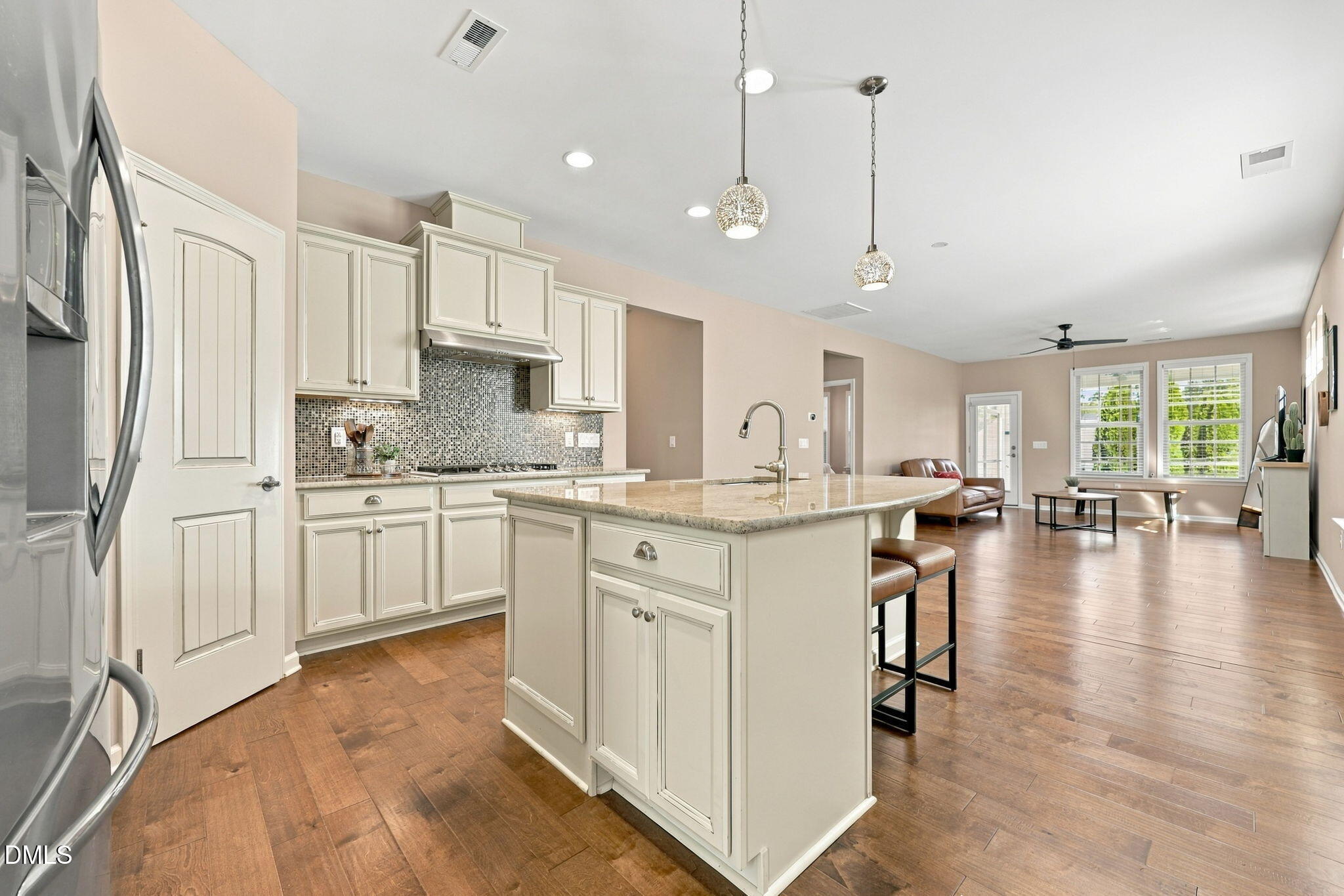 1033 Cuthbert Lane Property Photo 4