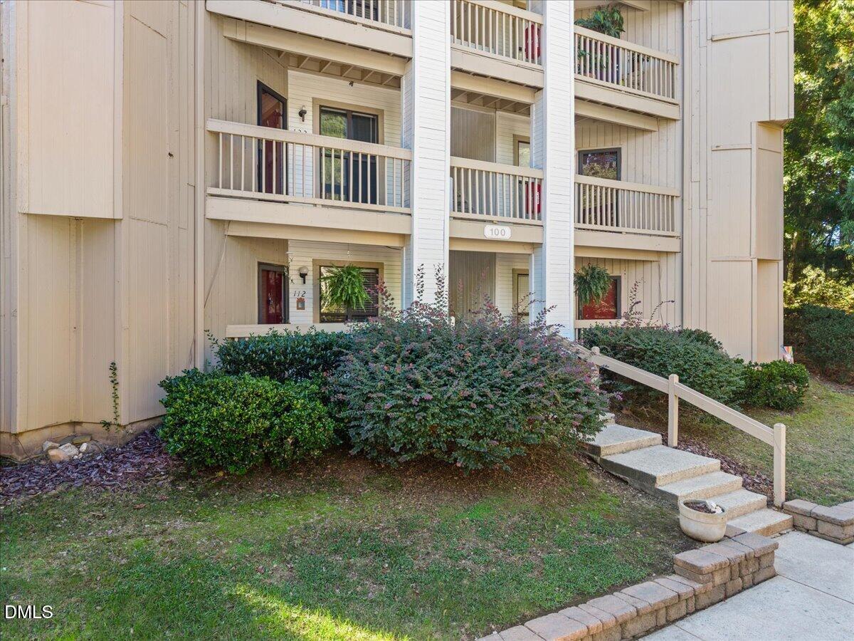 112 New Kent Place Property Photo 1