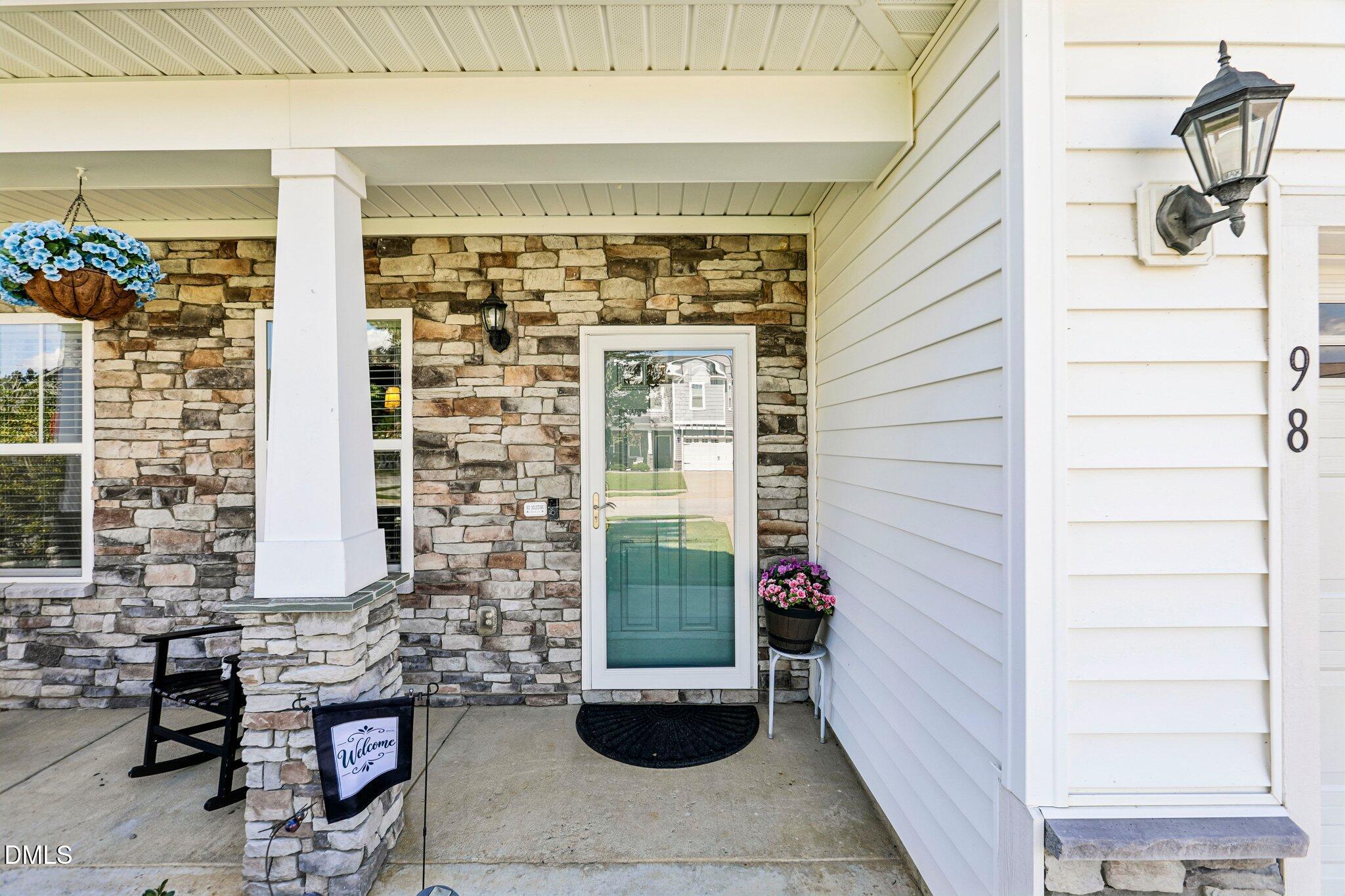 98 Kingsly Drive Property Photo 2
